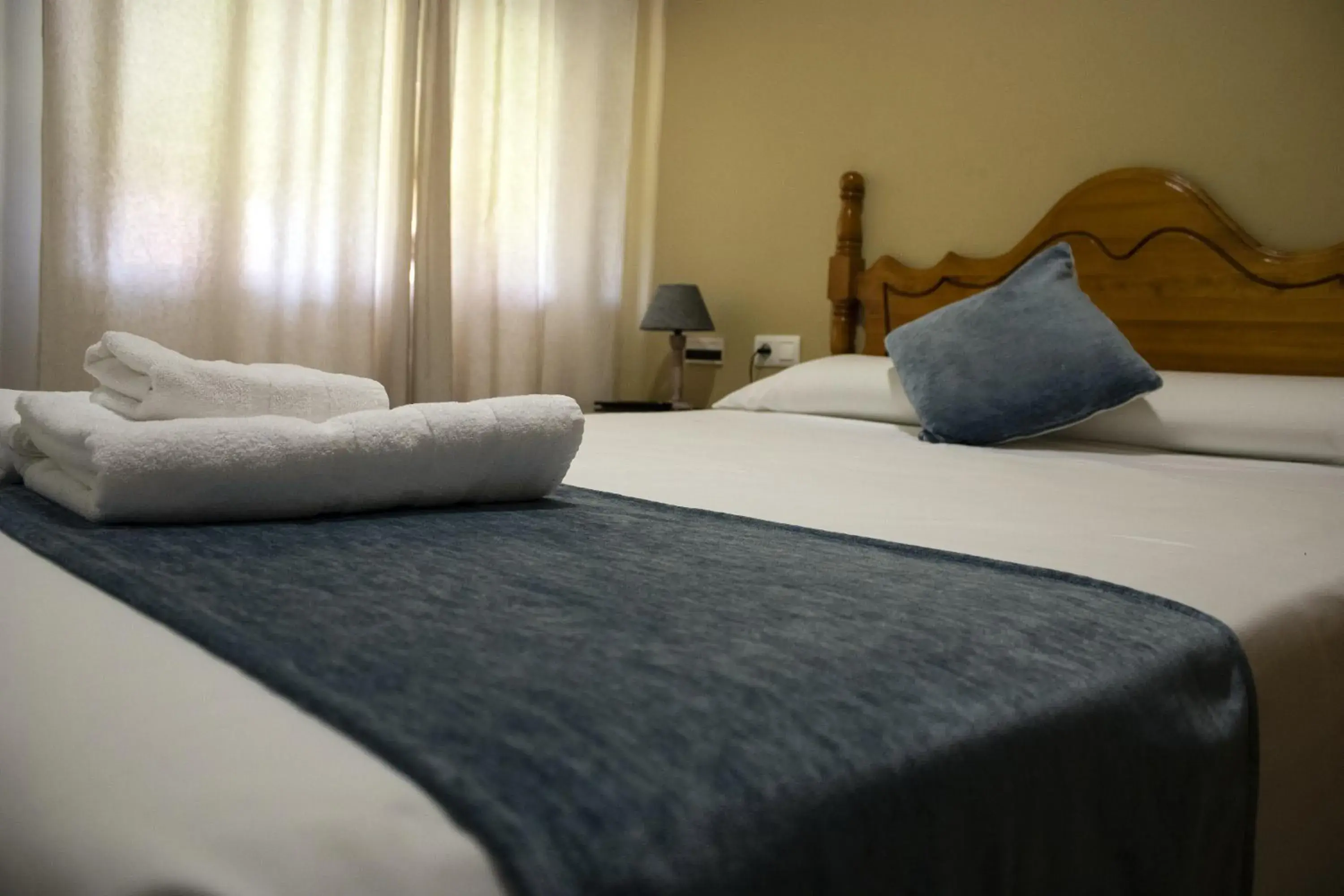 Basic Double or Twin Room - single occupancy in Hostal Valdepeñas by Bossh Hotels Basic Double or Twin Room - single occupancy in Hostal Valdepeñas by Bossh Hotels