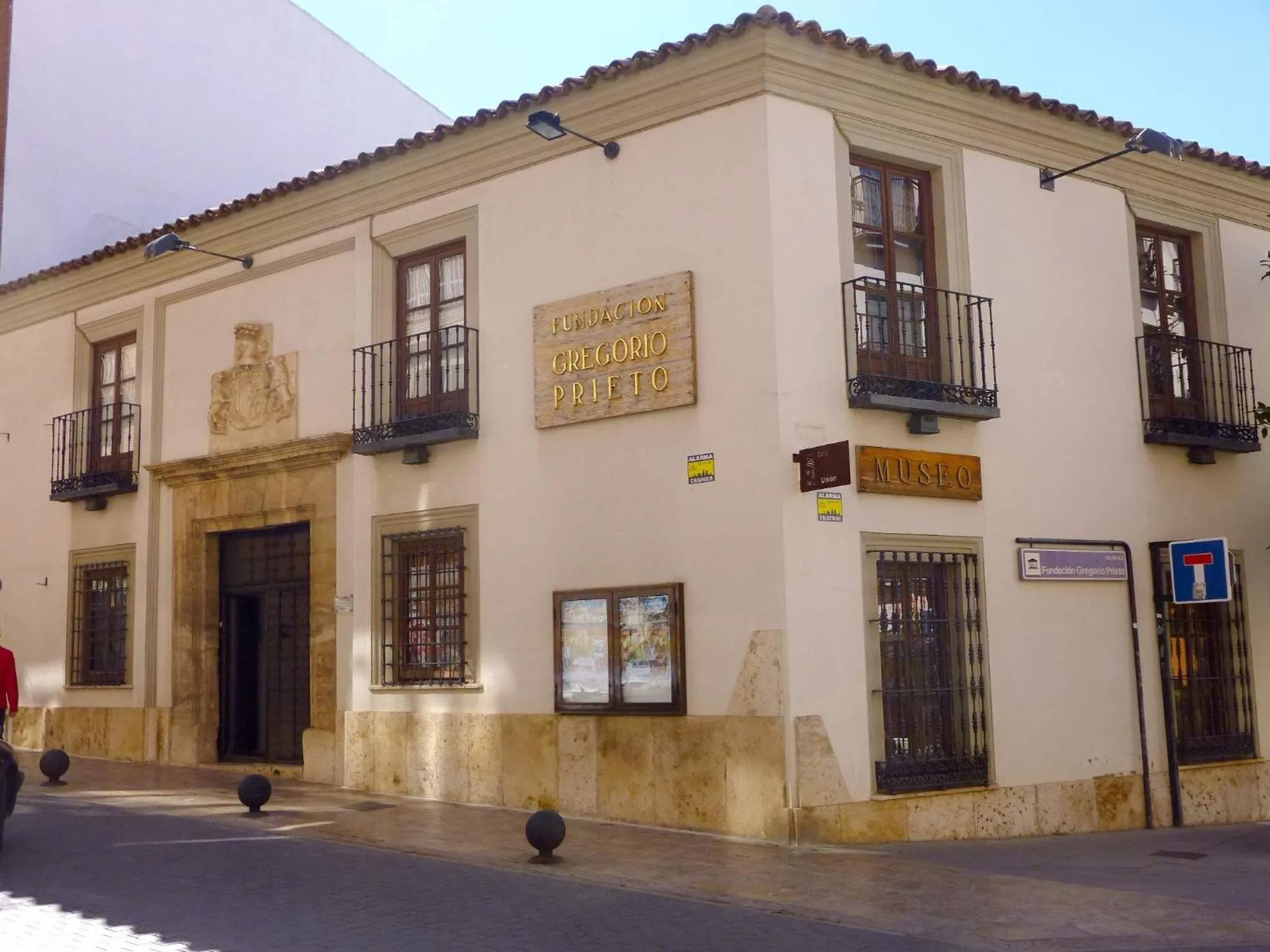 Property building in Hostal Valdepeñas by Bossh! Hotels