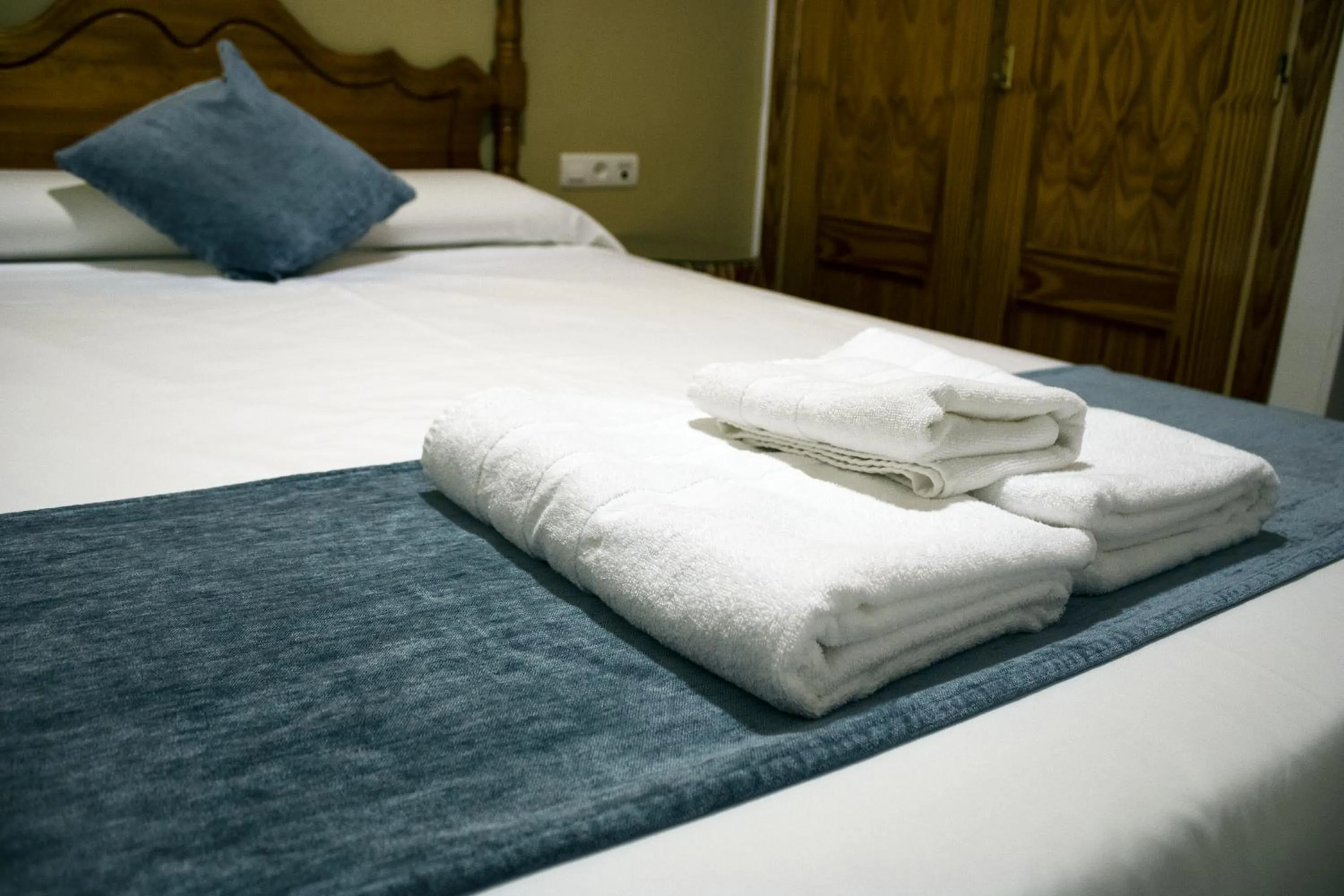 Bed in Hostal Valdepeñas by Bossh! Hotels
