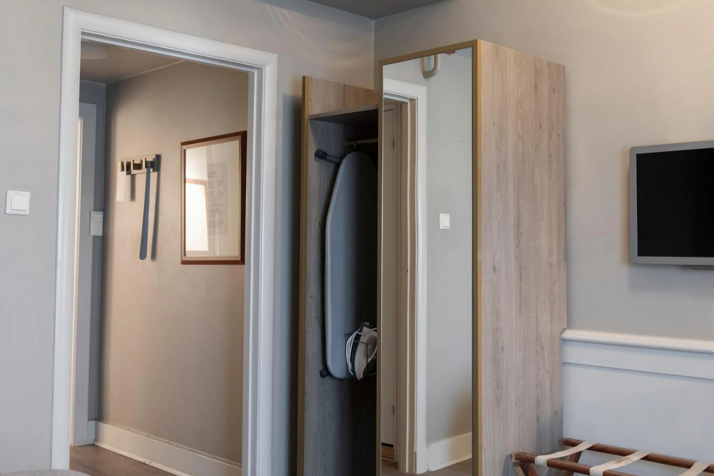 TV and multimedia in Home Hotel Grand Bodø