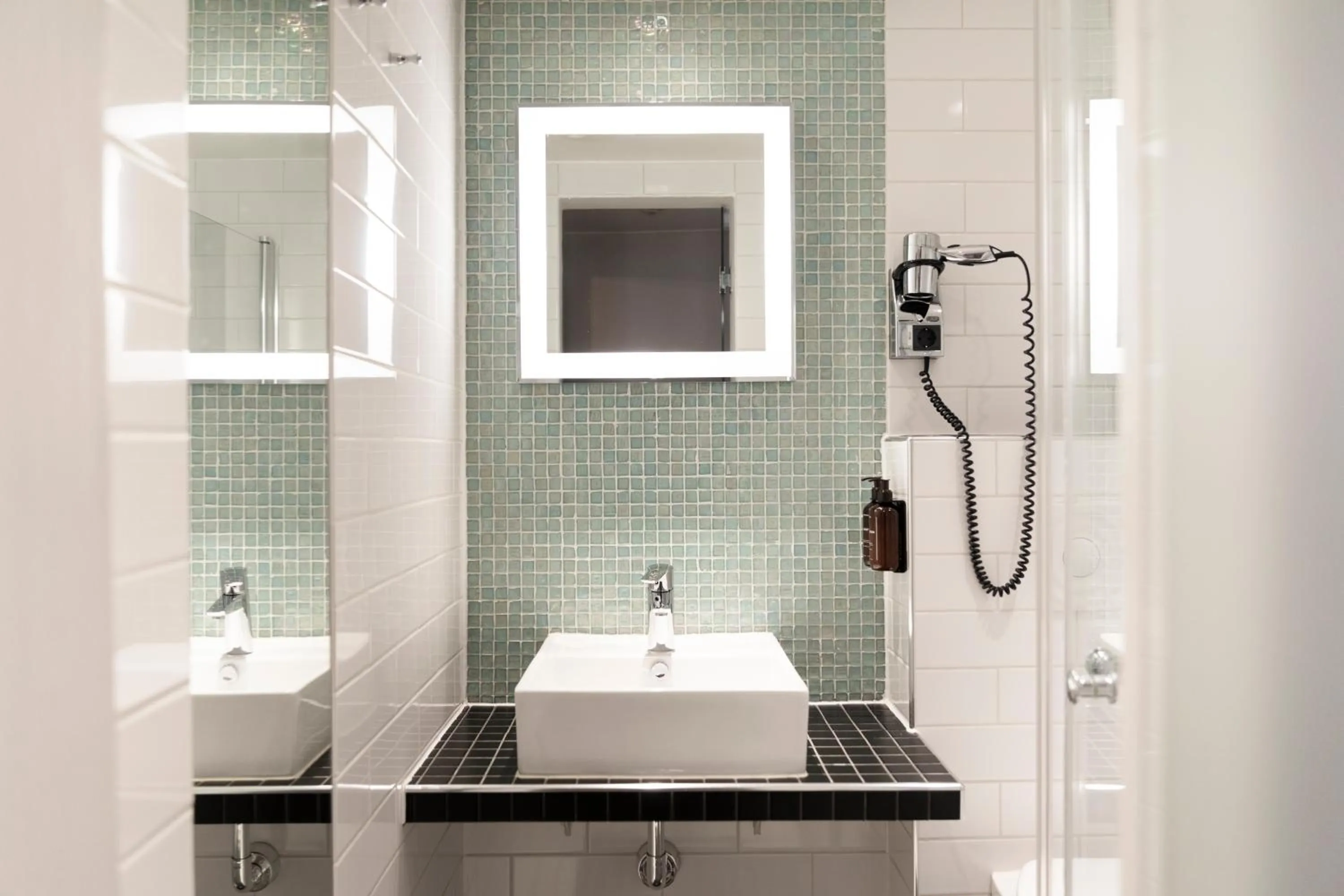 Shower in Home Hotel Grand Bodø