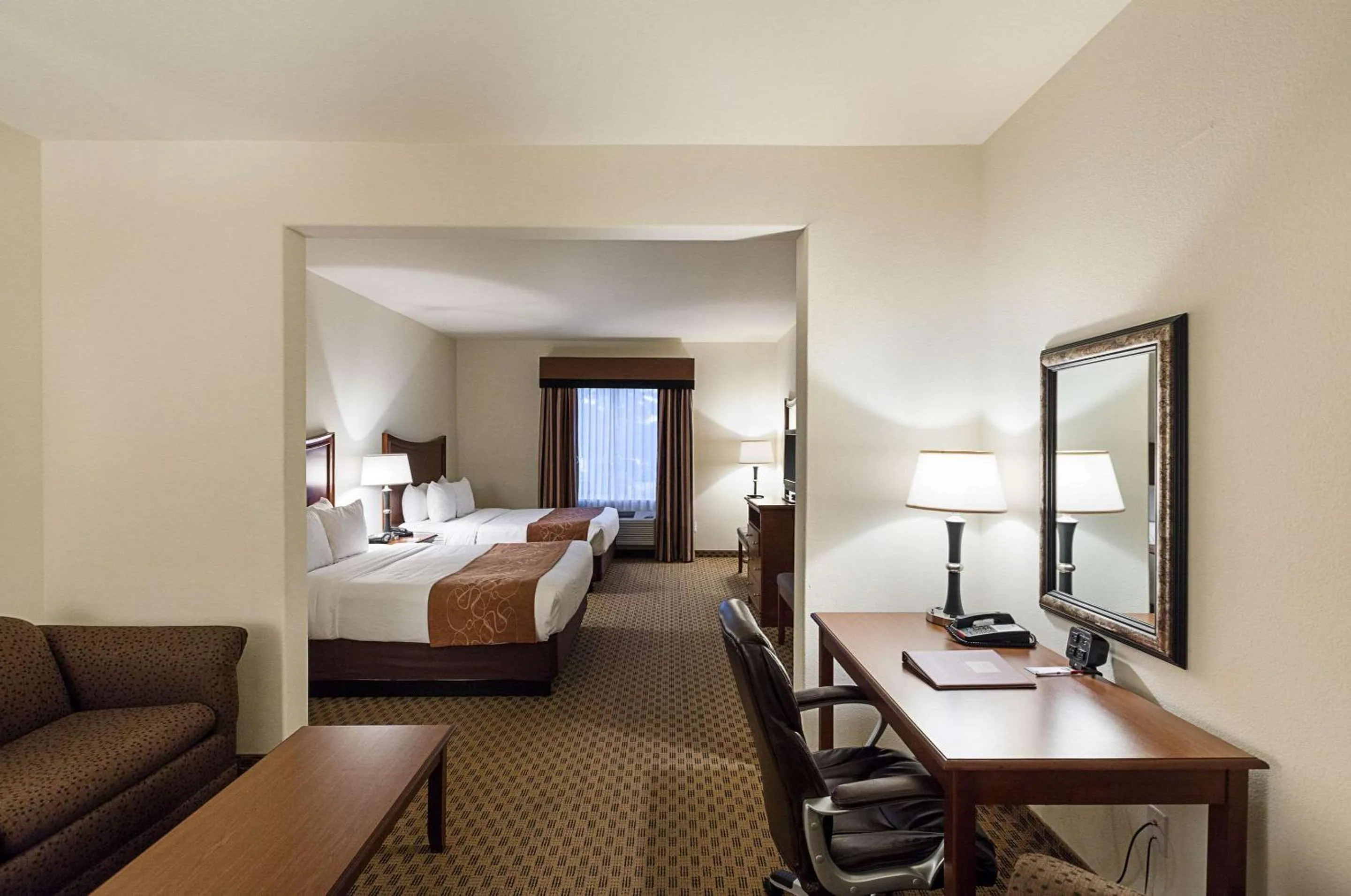 Photo of the whole room, Bed in Comfort Suites San Antonio North - Stone Oak