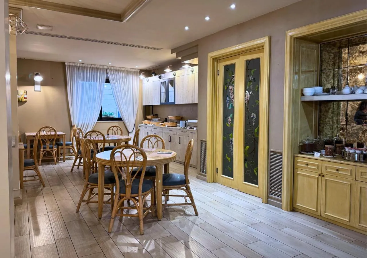 Breakfast in Hotel Enzo