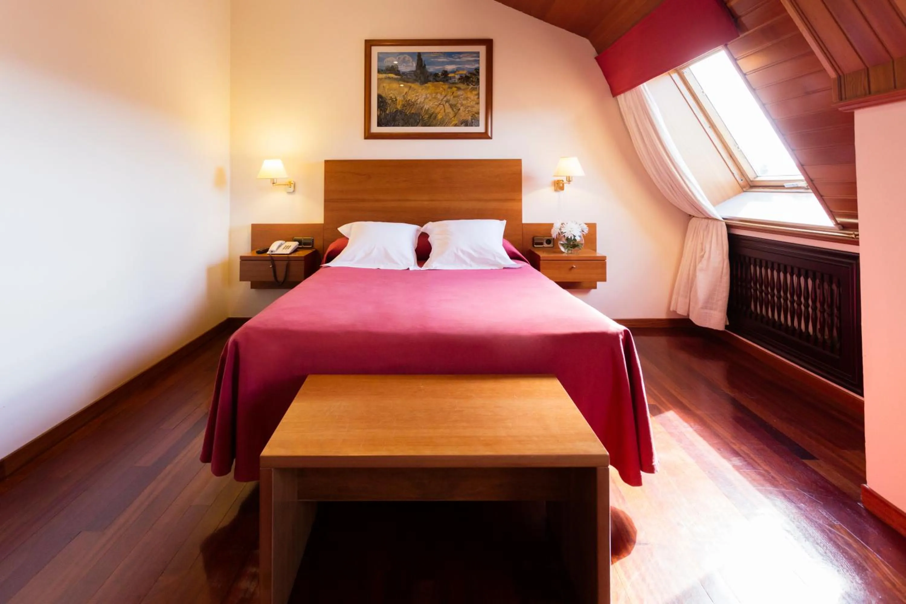 Bedroom, Bed in Hotel Valencia