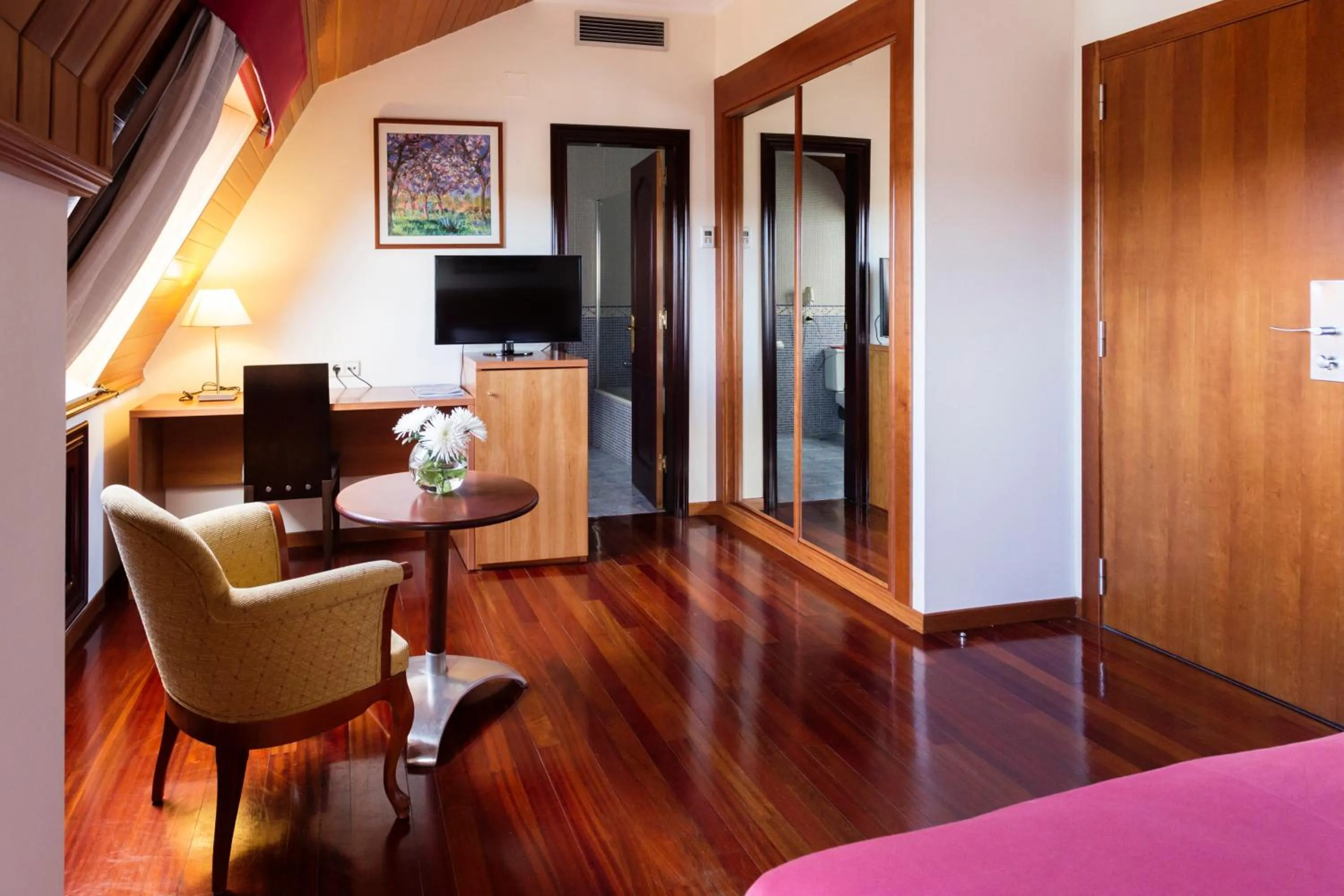 Photo of the whole room, Bed in Hotel Valencia