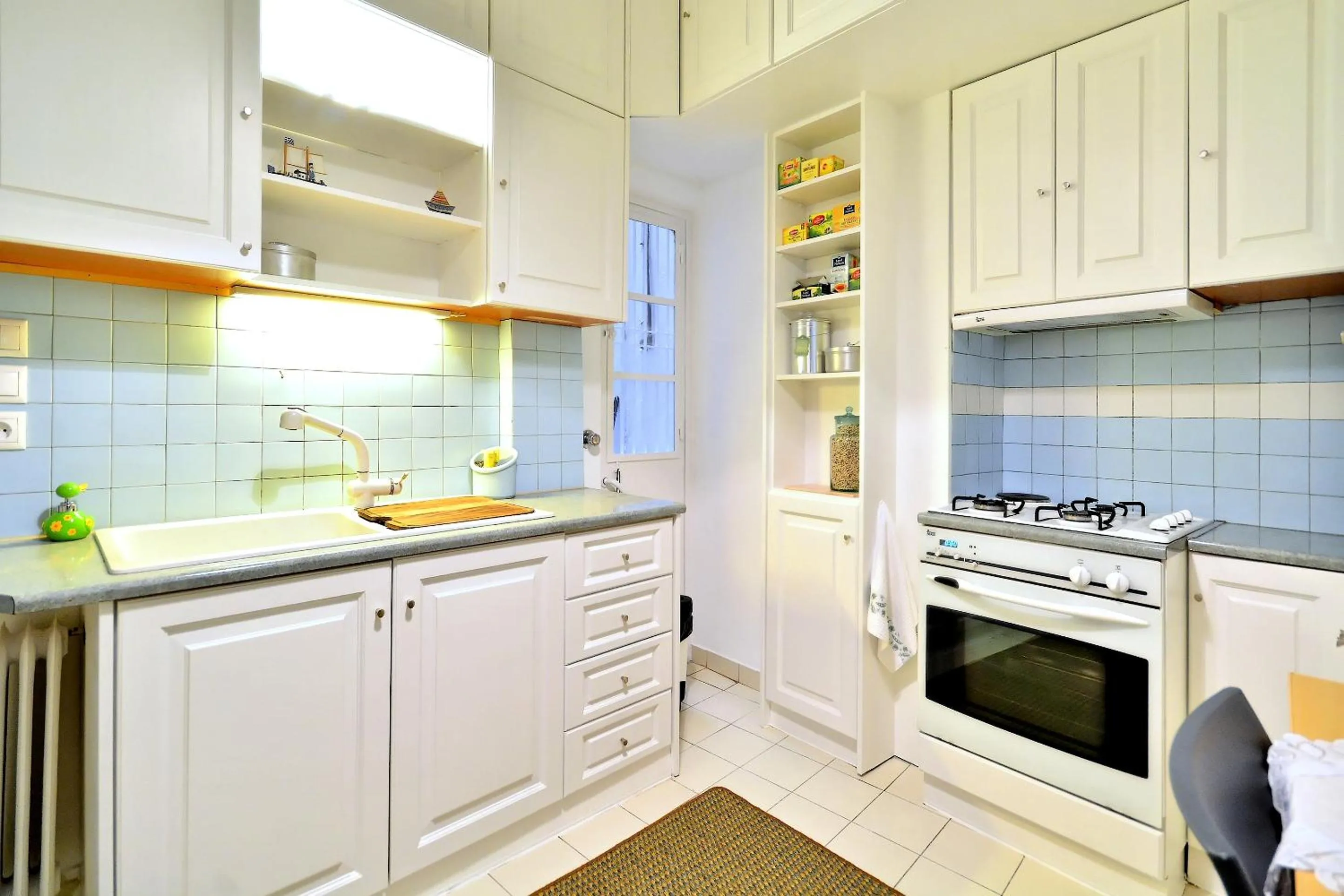 Kitchen or kitchenette in Plaka Elegant Apartment
