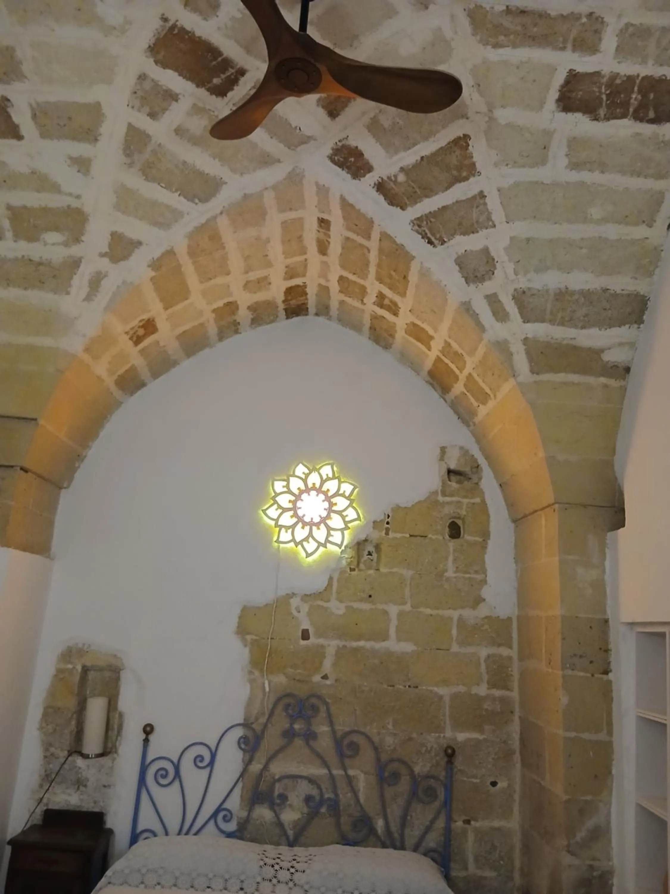 Decorative detail in Vico del Sole b&b