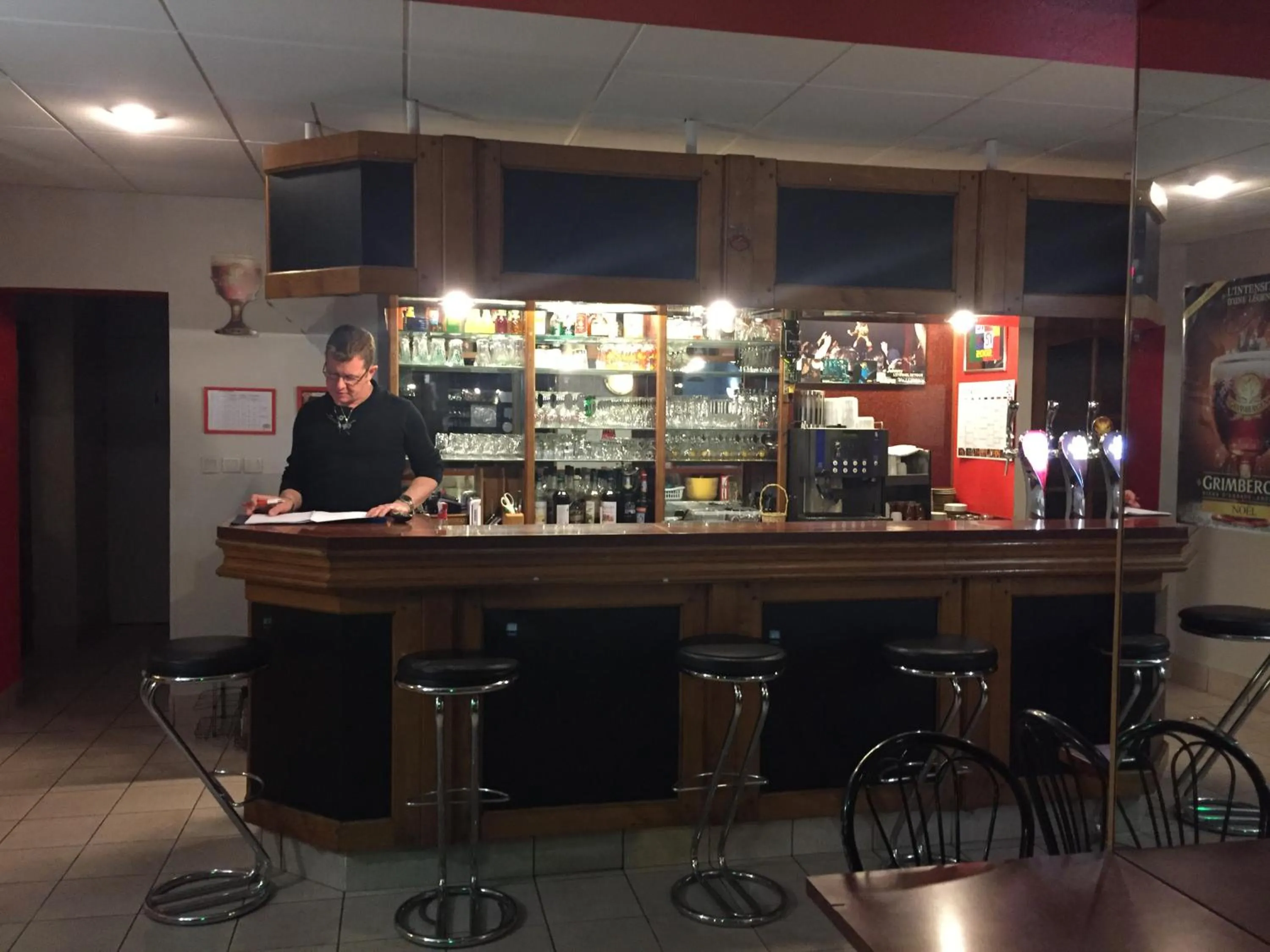 Lounge or bar in Hôtel Le Bambi