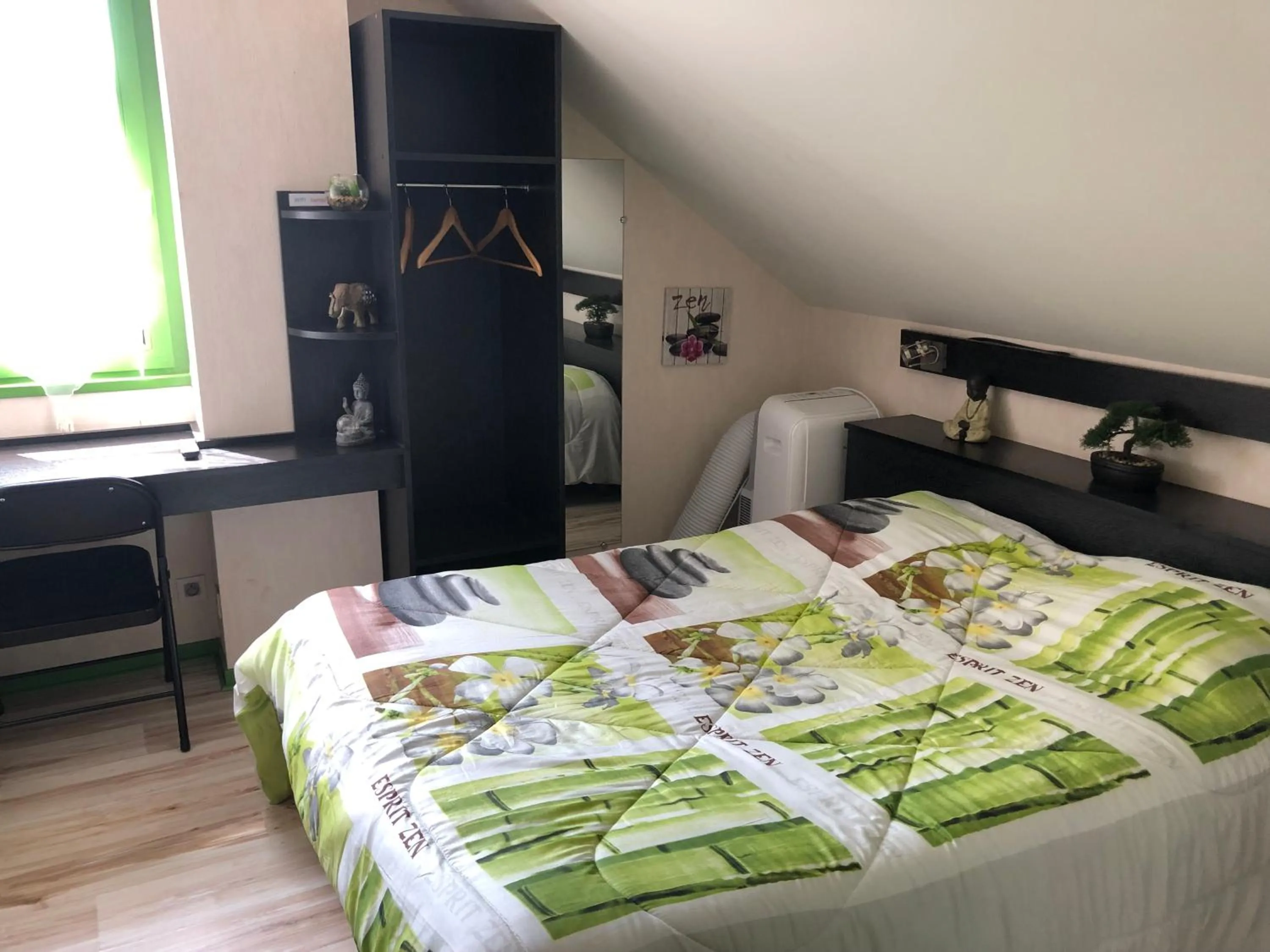 Bedroom in Hôtel Le Bambi