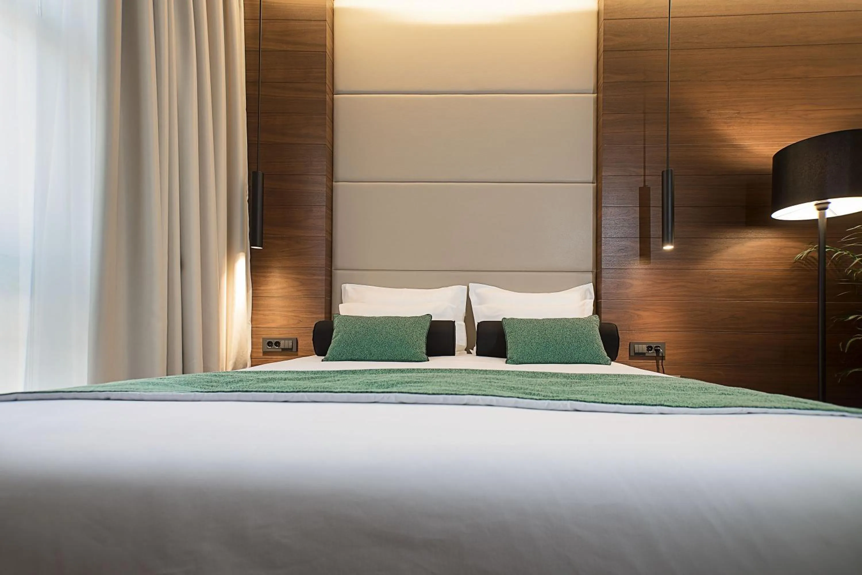 Bedroom, Bed in Dominic Smart & Luxury Suites - Parliament