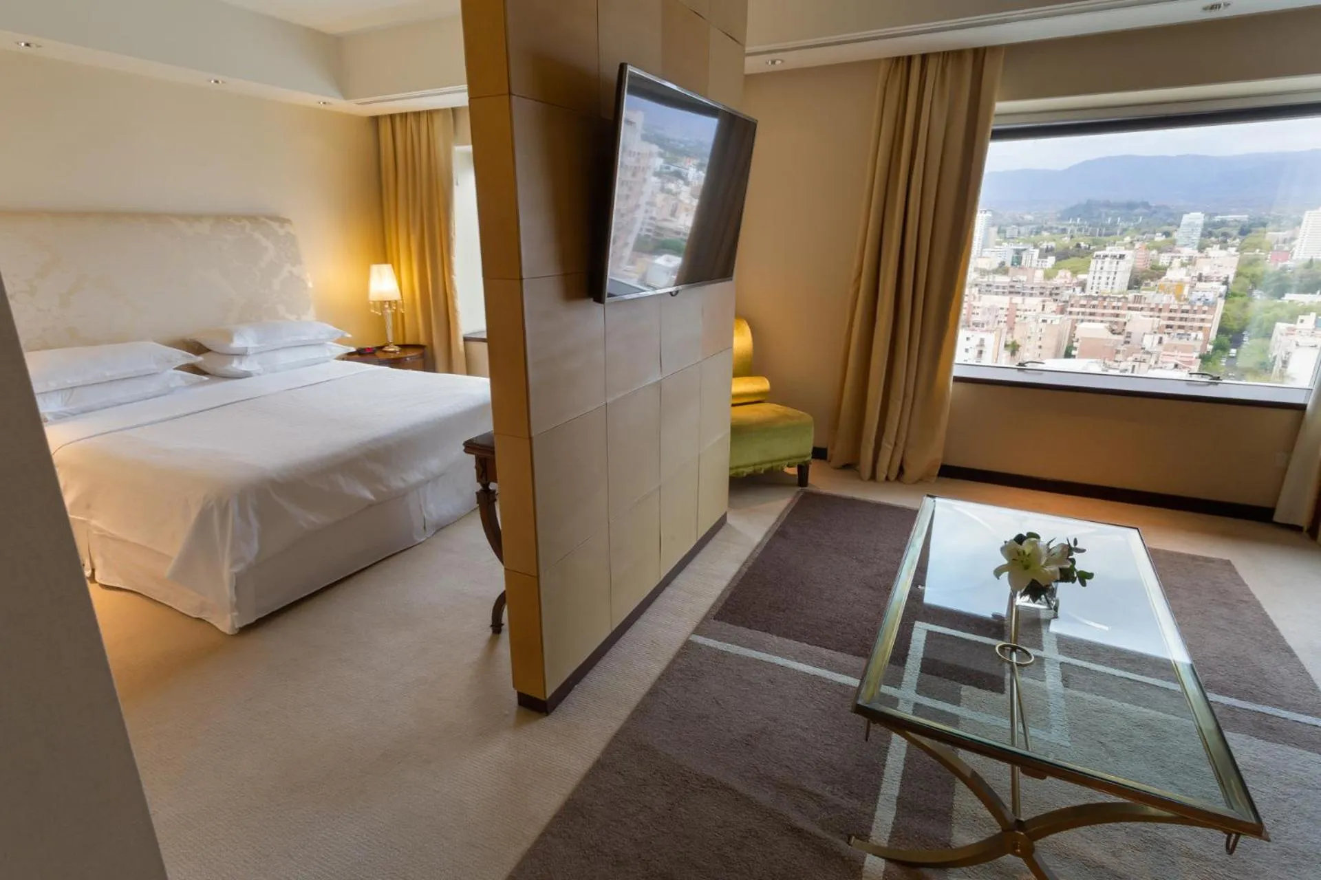 Bed in Sheraton Mendoza Hotel