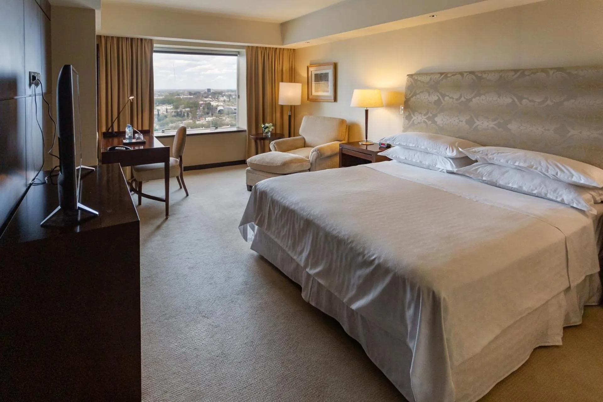 Bed in Sheraton Mendoza Hotel