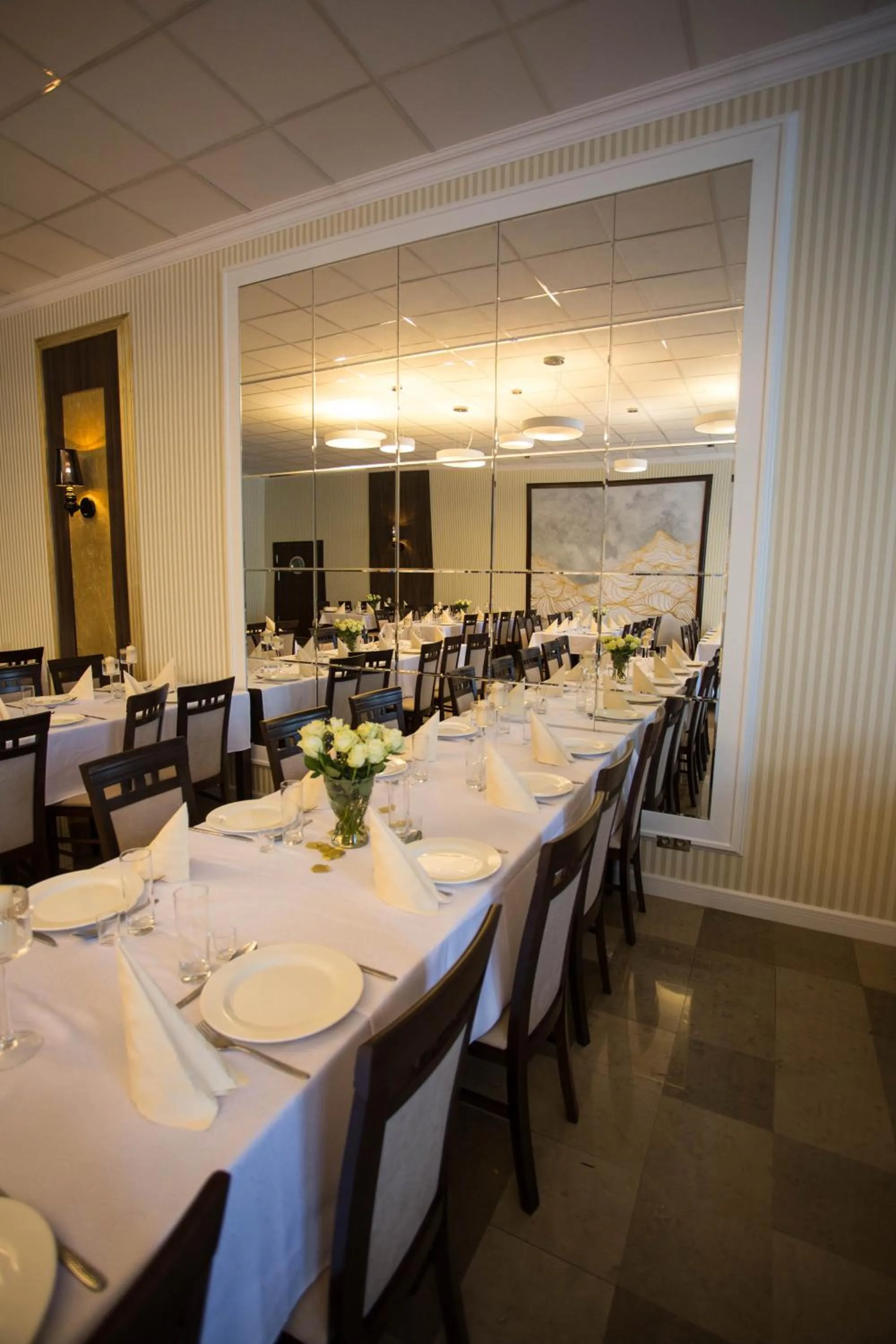 Restaurant/places to eat in Hotel Cargo