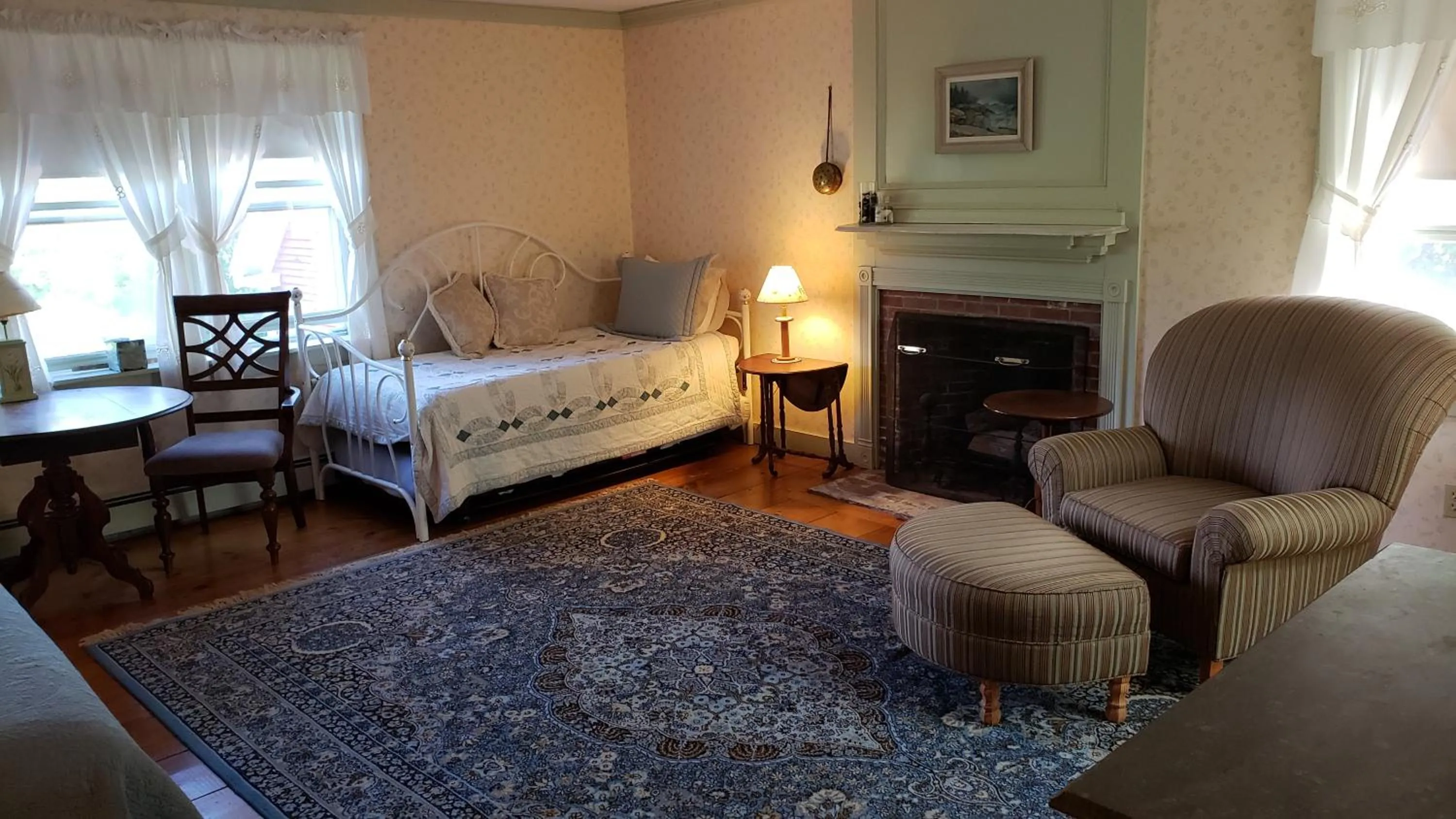 Bed in Hawks House Inn