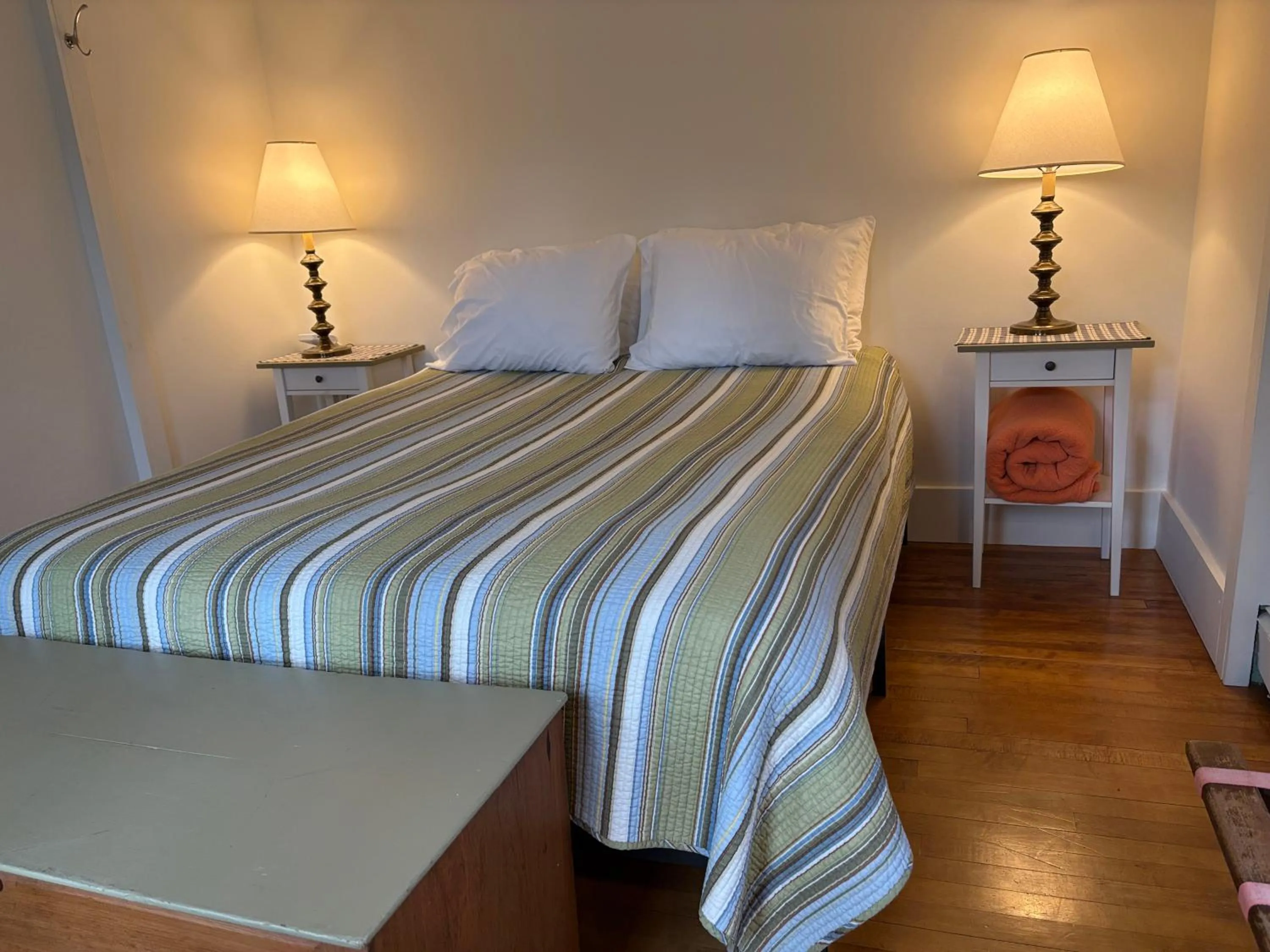 Bed in Hawks House Inn