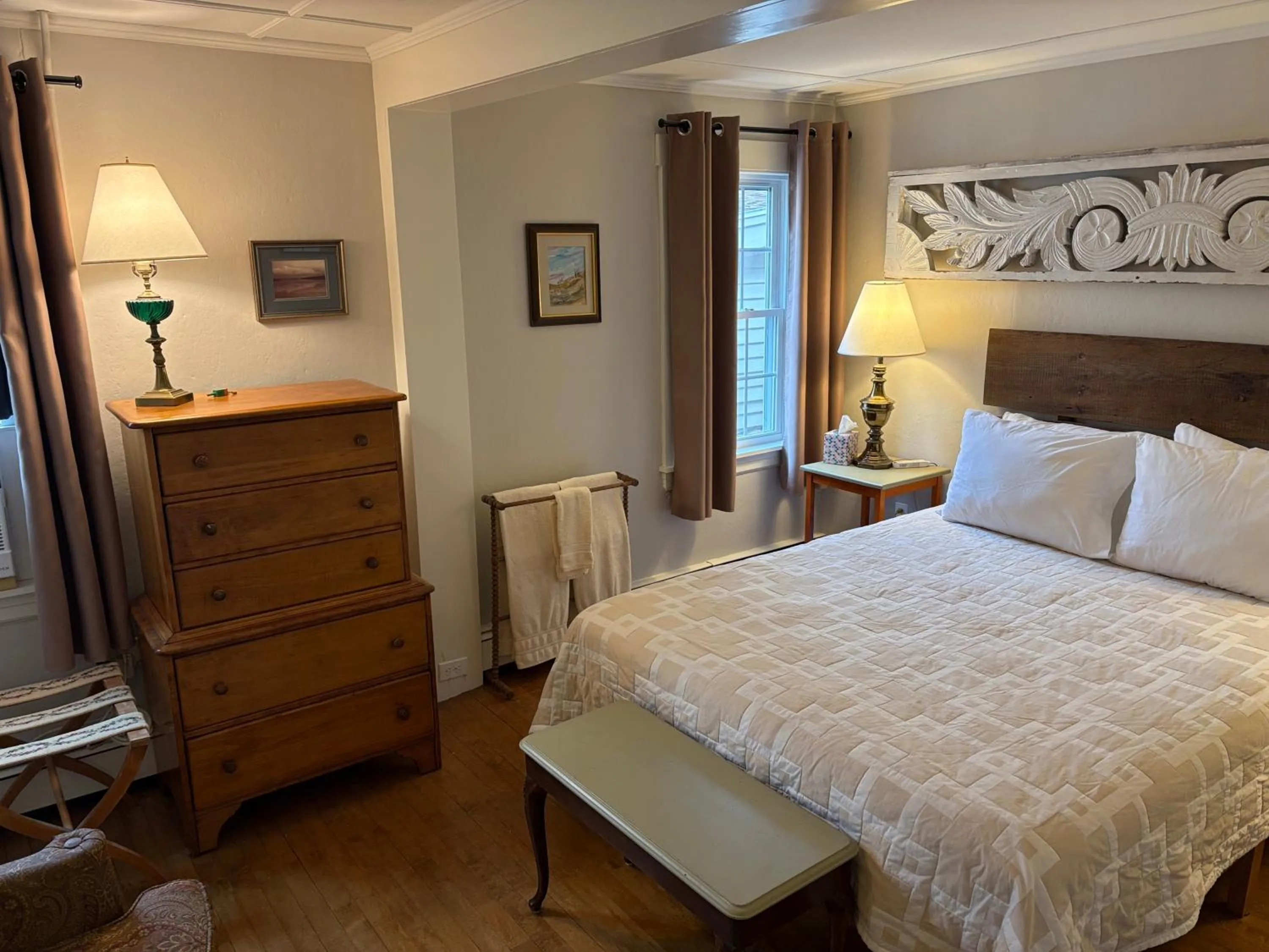 Bed in Hawks House Inn