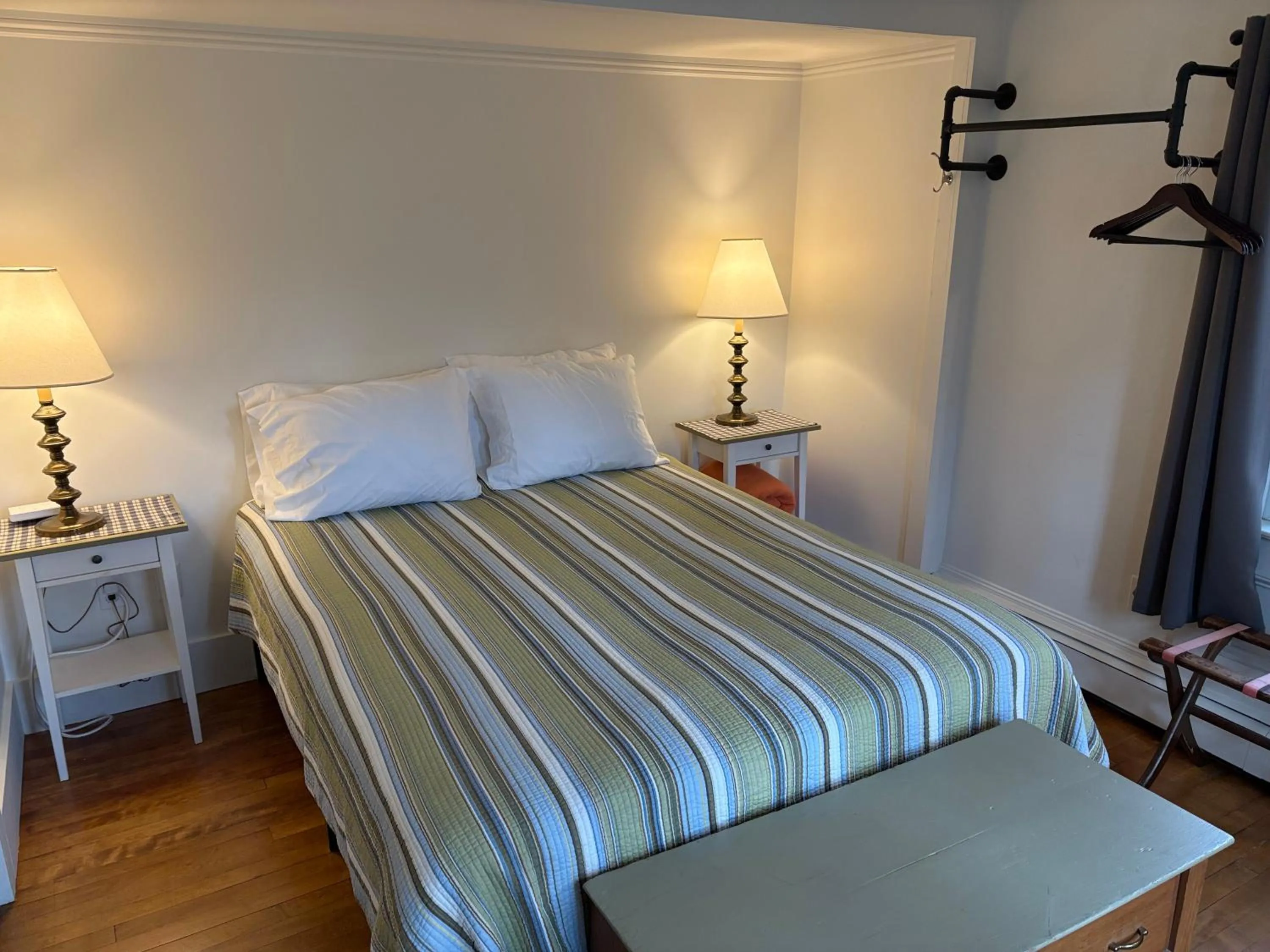 Bed in Hawks House Inn