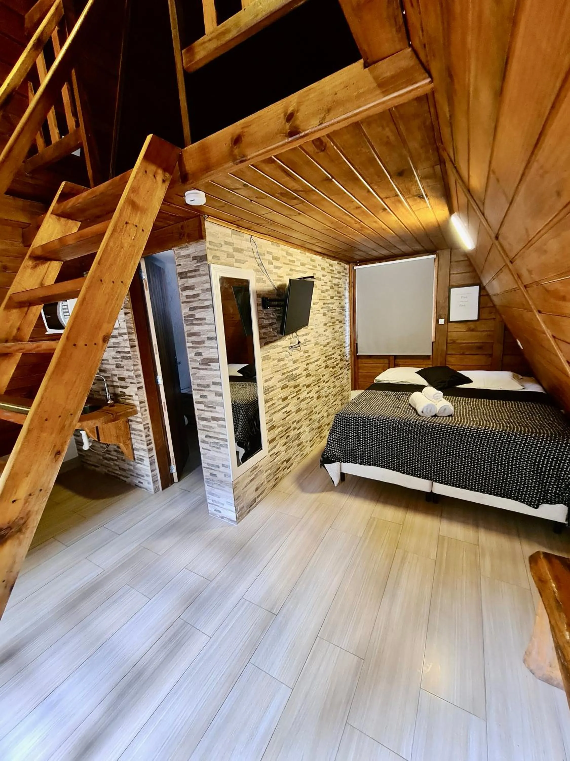 Seating area, Bed in Pousada Casa Mantiqueira - Próxima ao Capivarí e opções de Hidromassagem