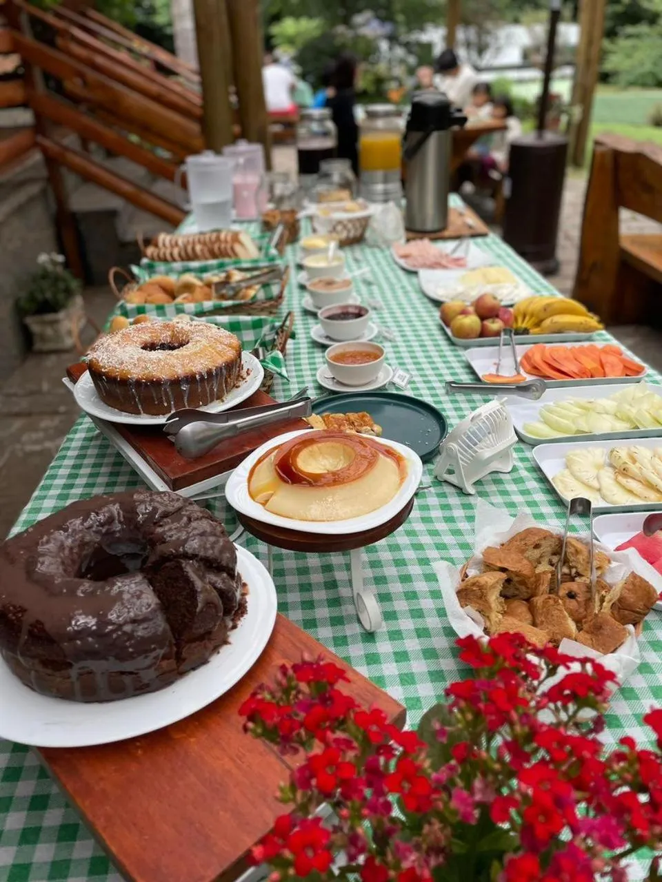 Breakfast in Pousada Casa Mantiqueira - Próxima ao Capivarí e opções de Hidromassagem