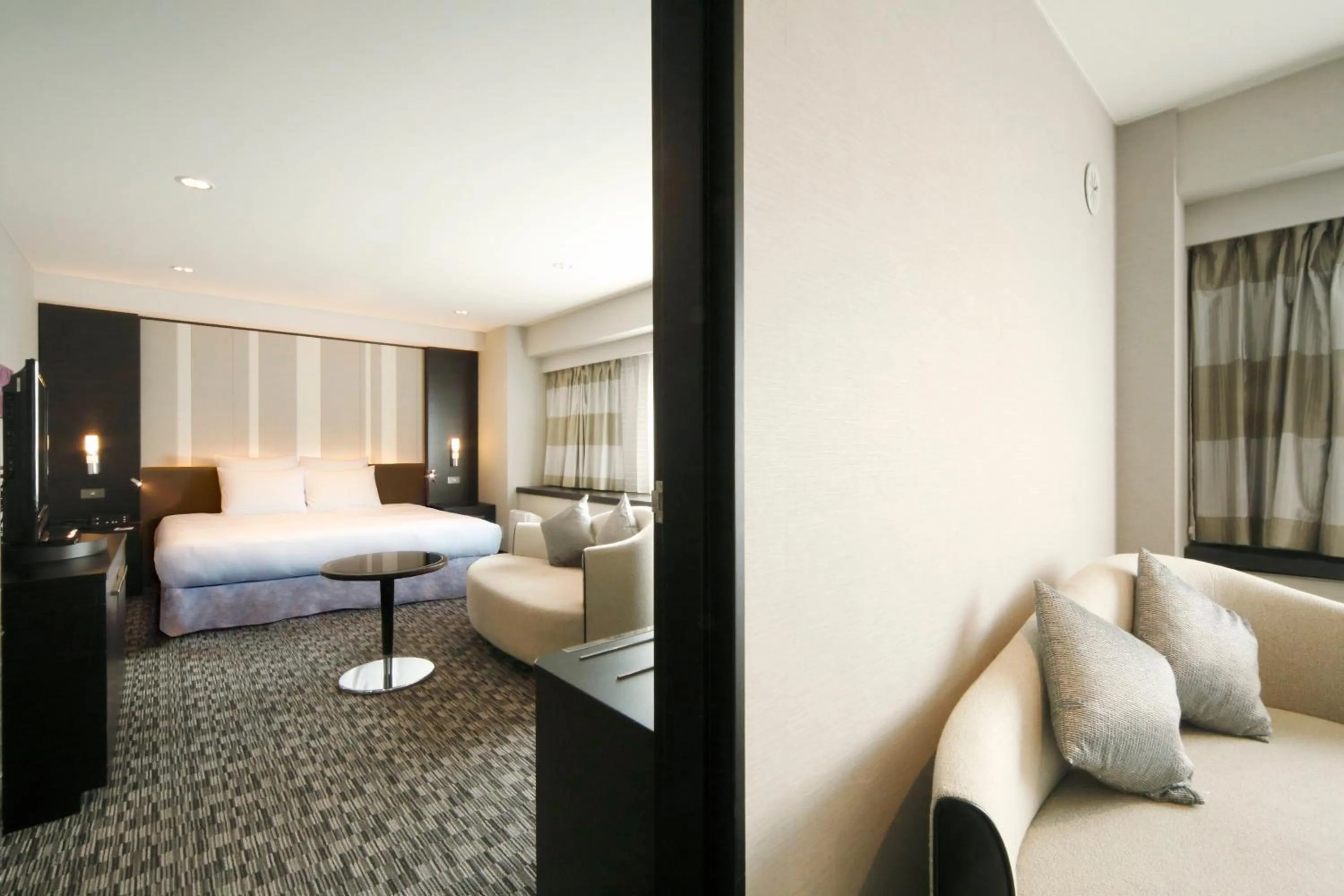 Photo of the whole room, Bed in ANA Crowne Plaza Fukuoka by IHG