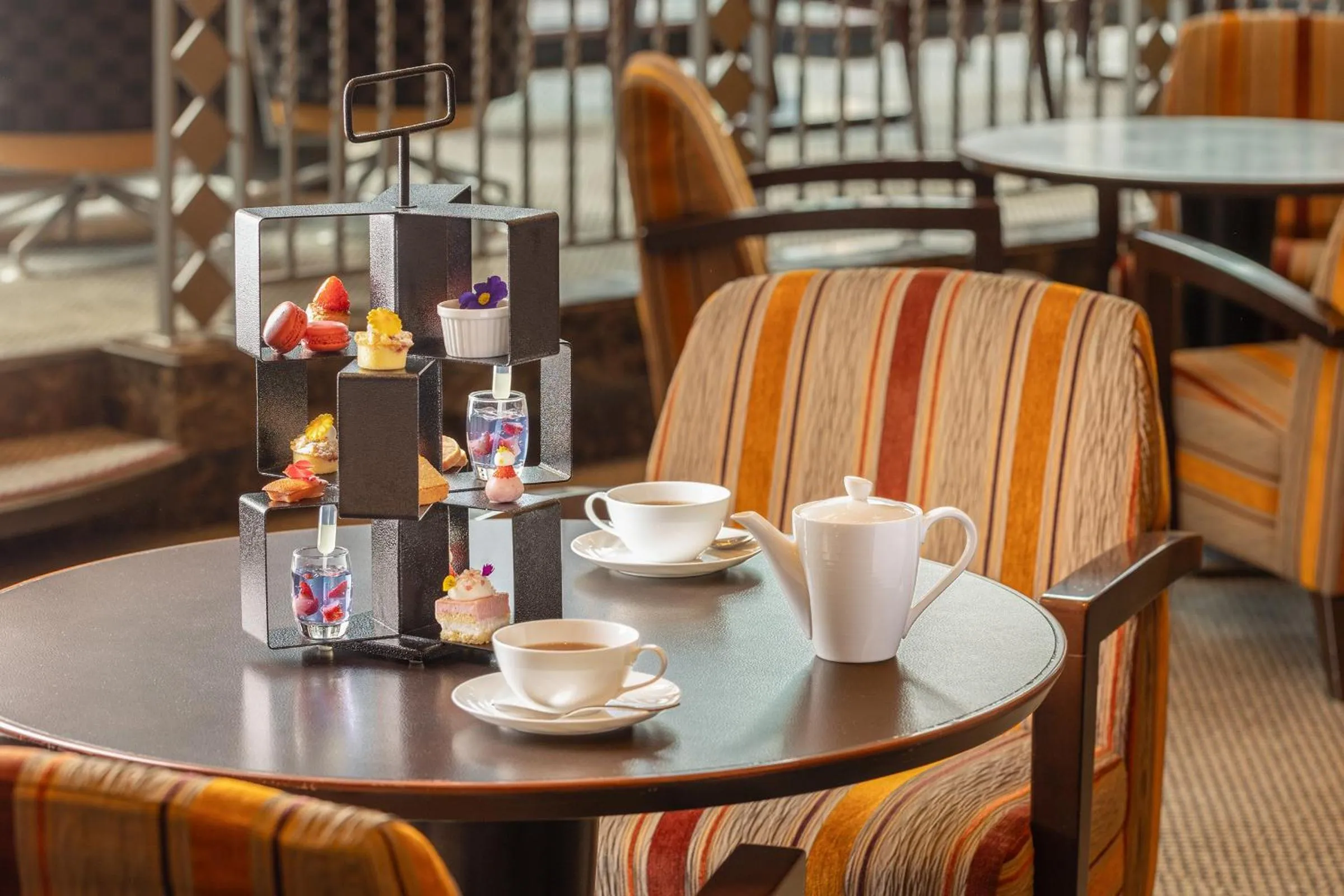 Lounge or bar in ANA Crowne Plaza Fukuoka by IHG