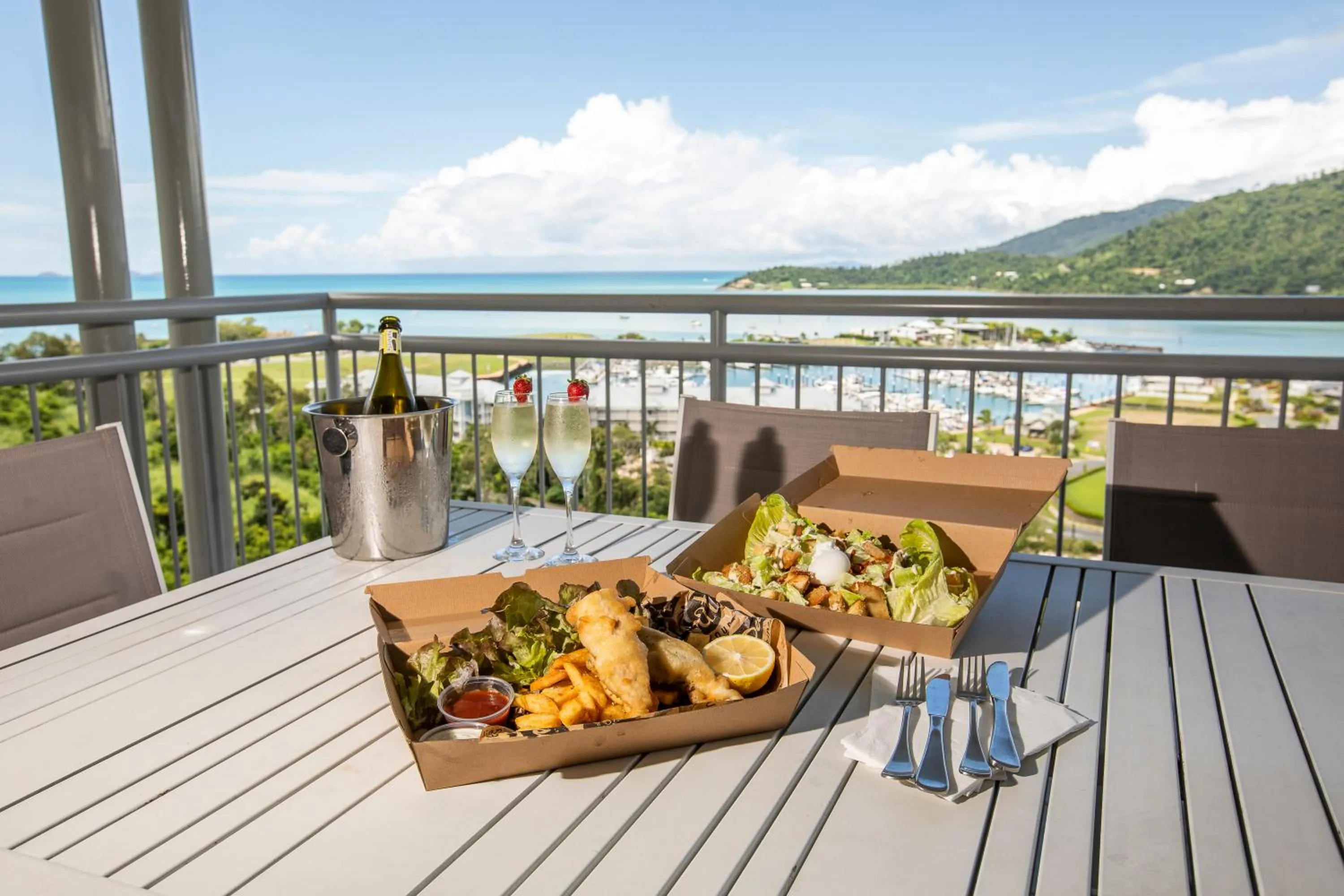 Food and drinks in Club Wyndham Airlie Beach