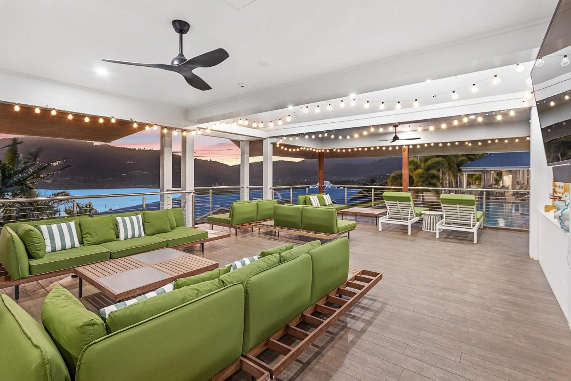 Lounge or bar in Club Wyndham Airlie Beach