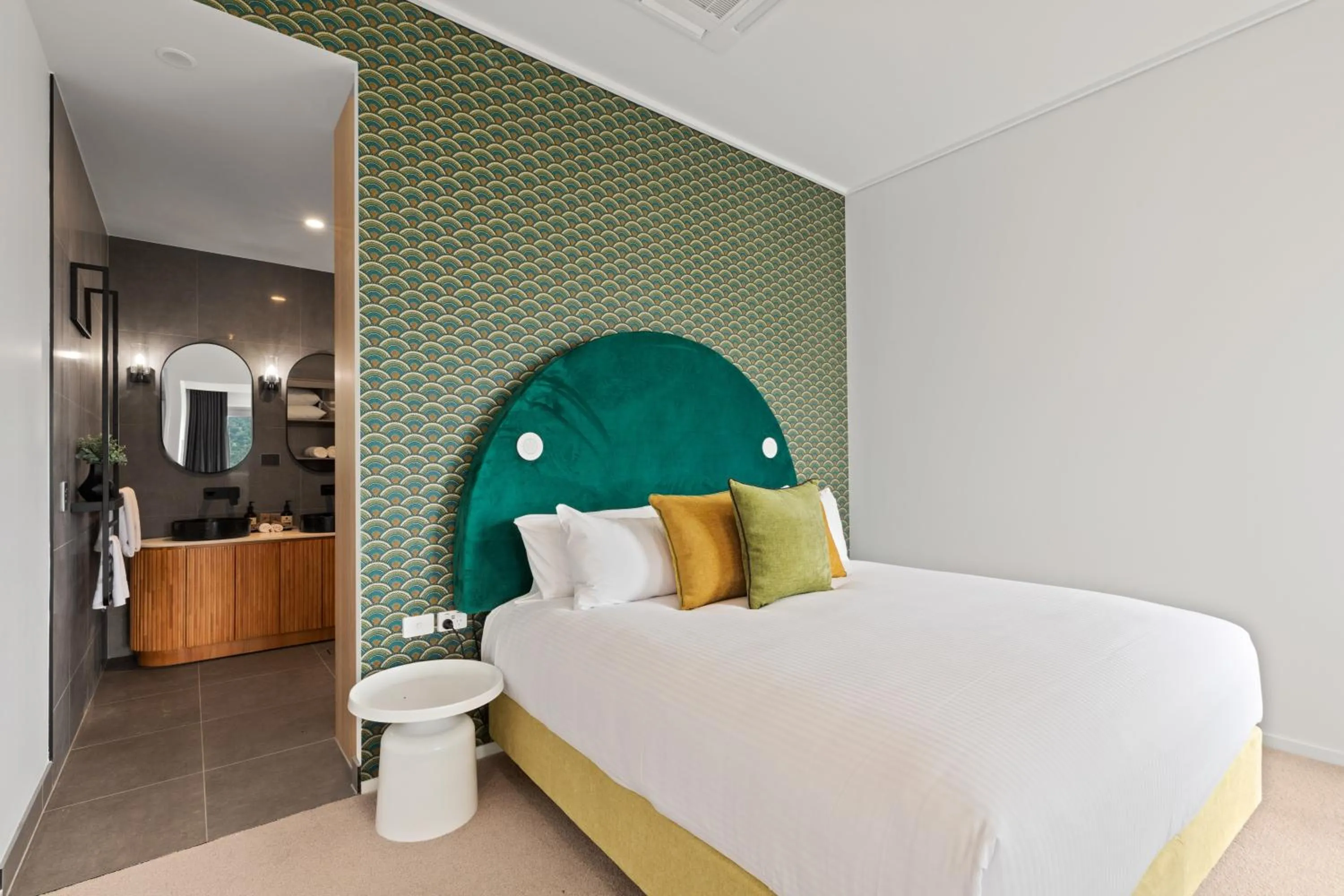 Bedroom, Bed in Club Wyndham Airlie Beach