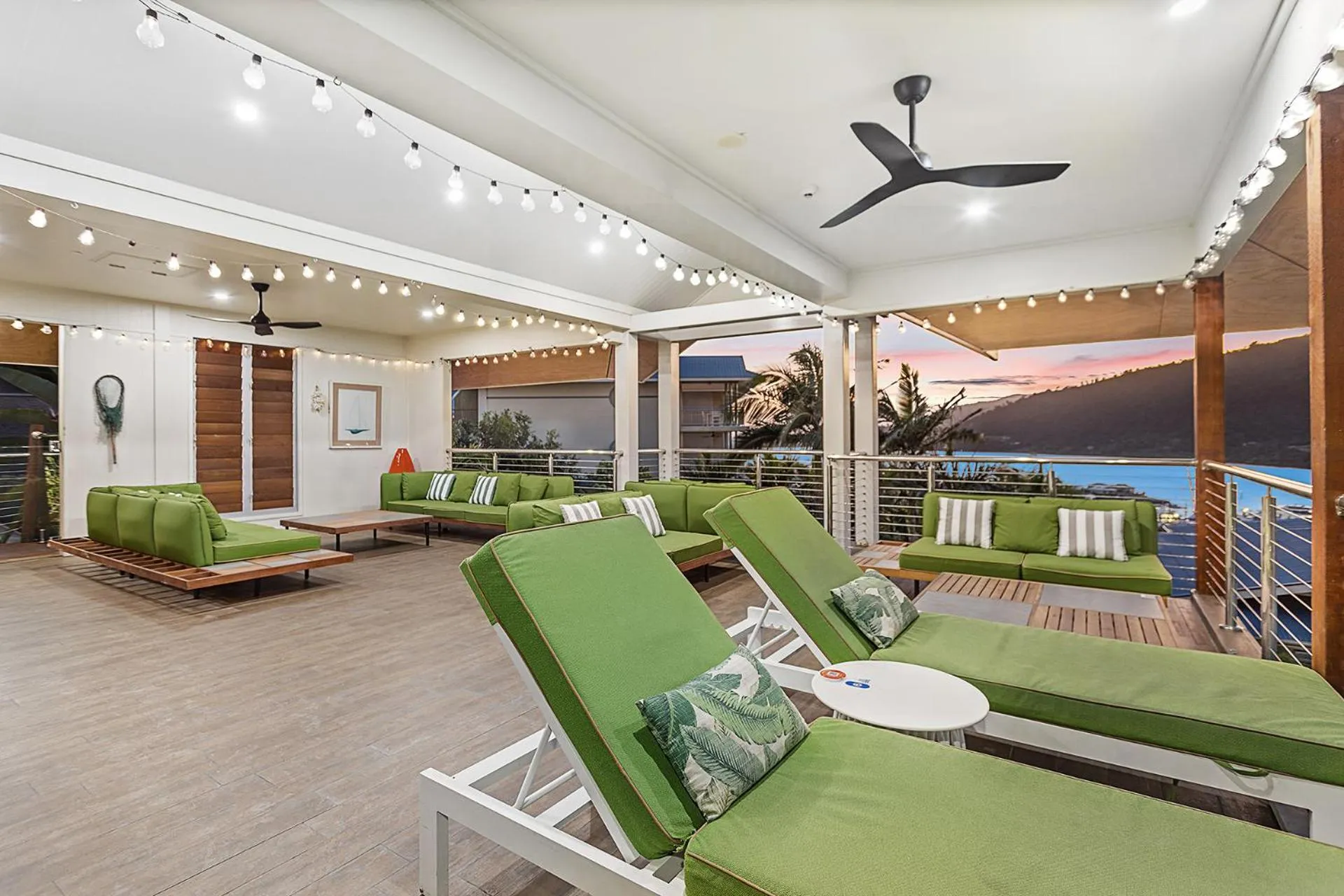 Lounge or bar in Club Wyndham Airlie Beach