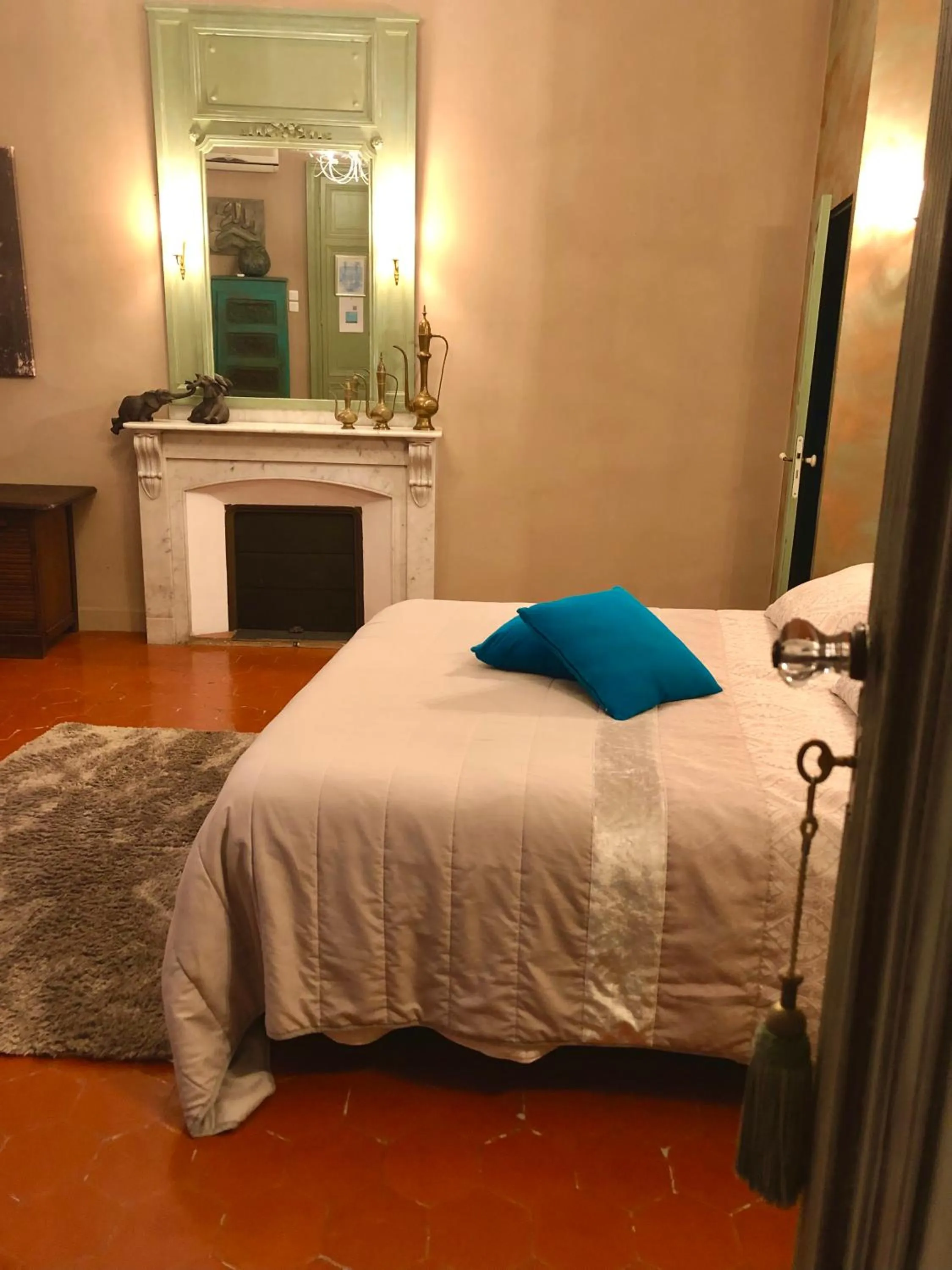 Bedroom, Bed in O'palmier Caché