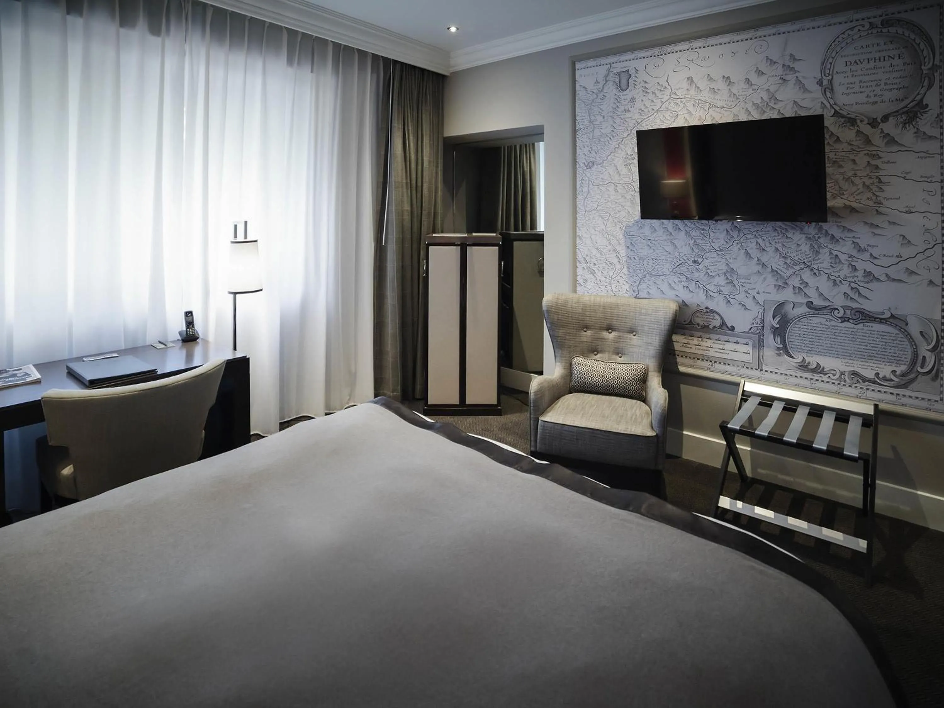 Bedroom, Bed in Park Hotel Grenoble - MGallery Collection