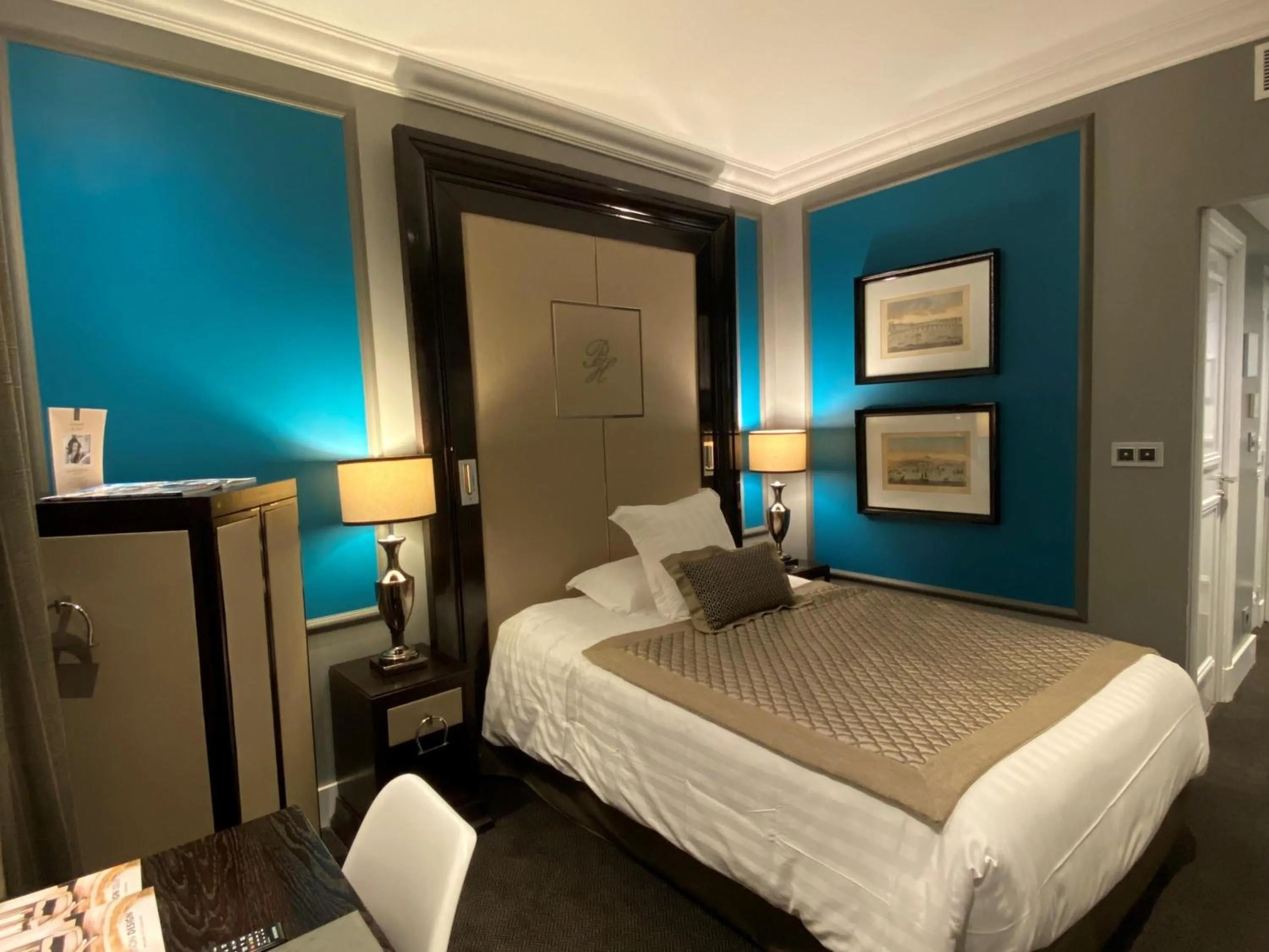Bedroom, Bed in Park Hotel Grenoble - MGallery Collection