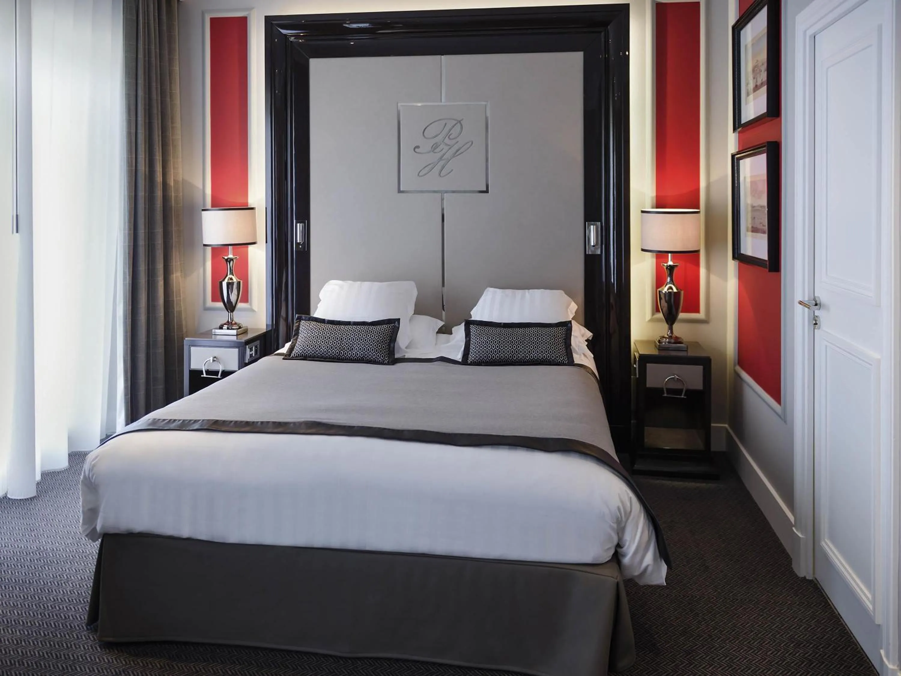 Bedroom, Bed in Park Hotel Grenoble - MGallery Collection