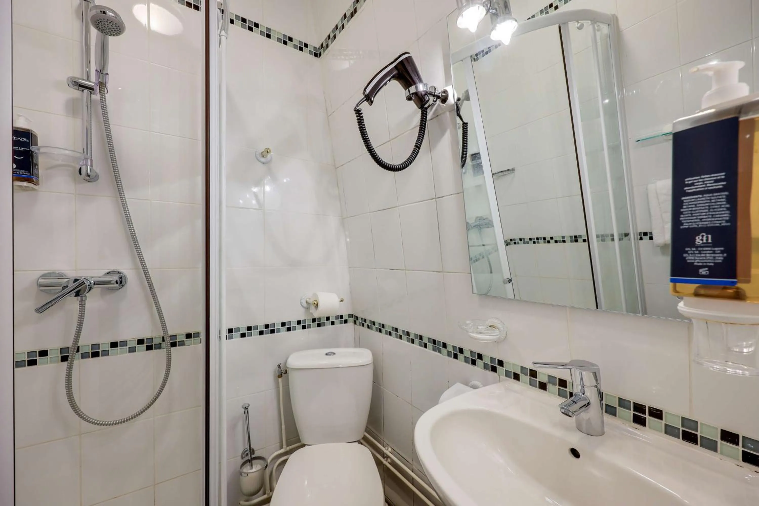 Bathroom in BRIT HOTEL & SPA Le Roc au Chien