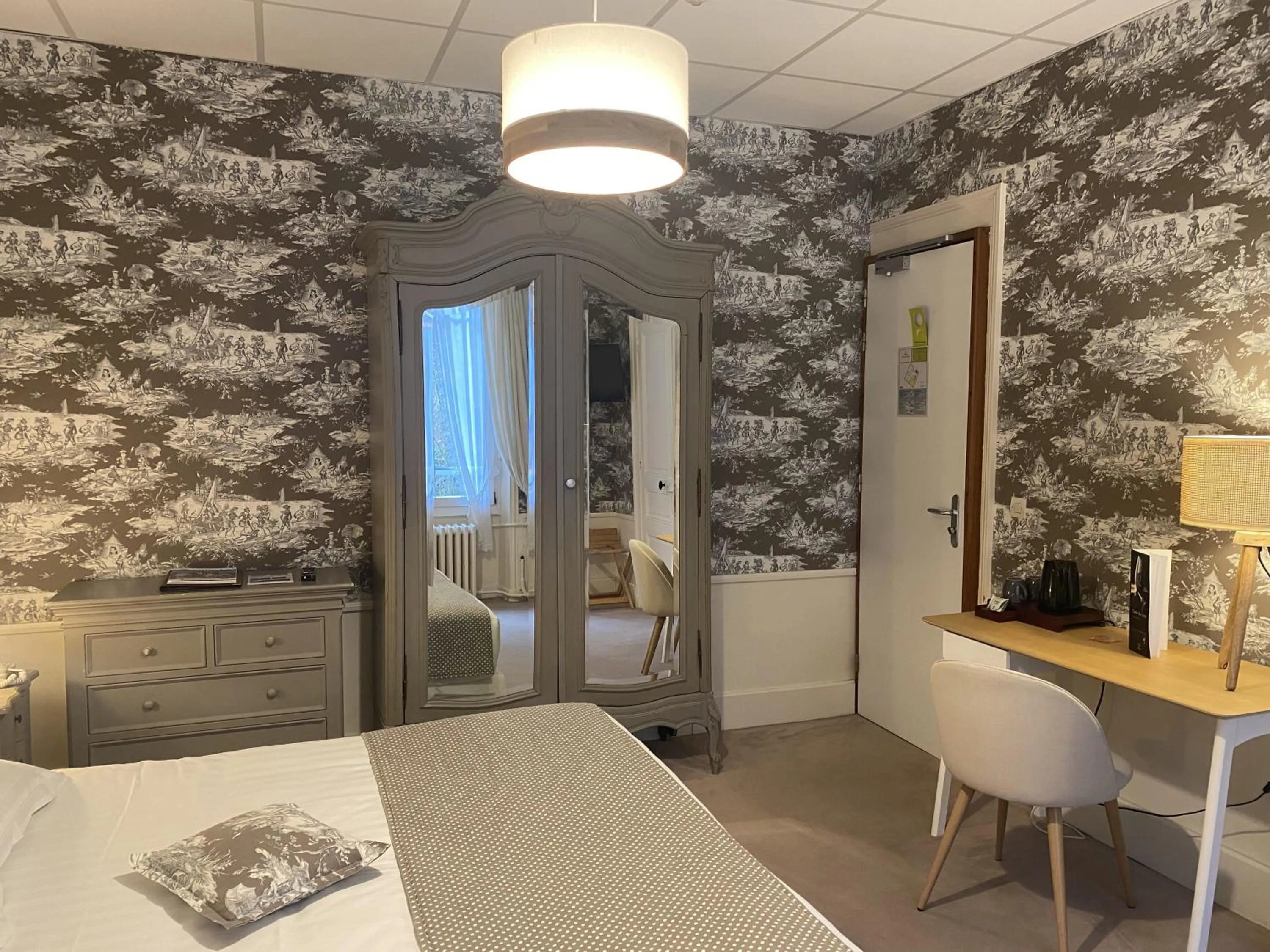 Bedroom, Bed in BRIT HOTEL & SPA Le Roc au Chien