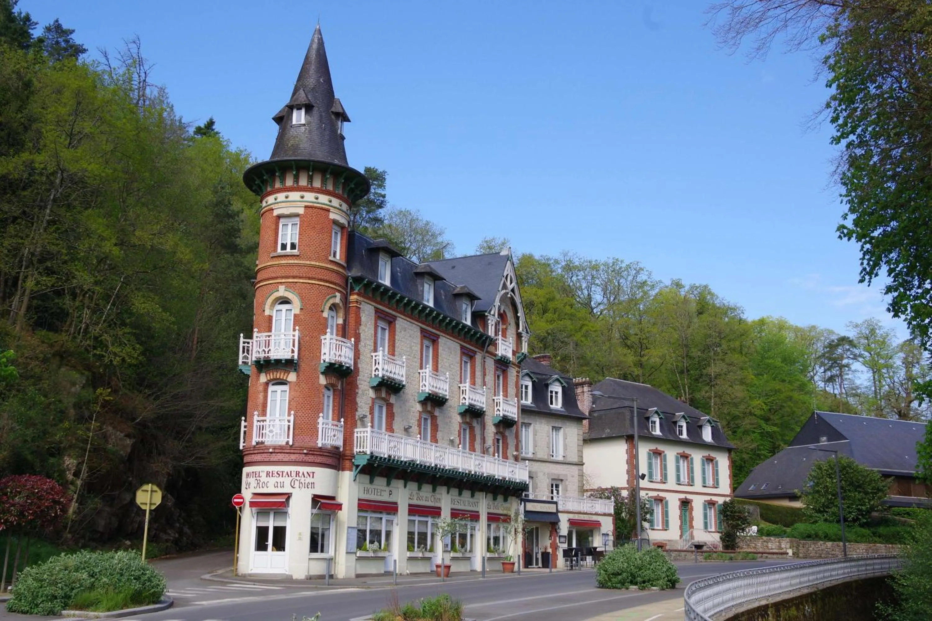 Property building in BRIT HOTEL & SPA Le Roc au Chien