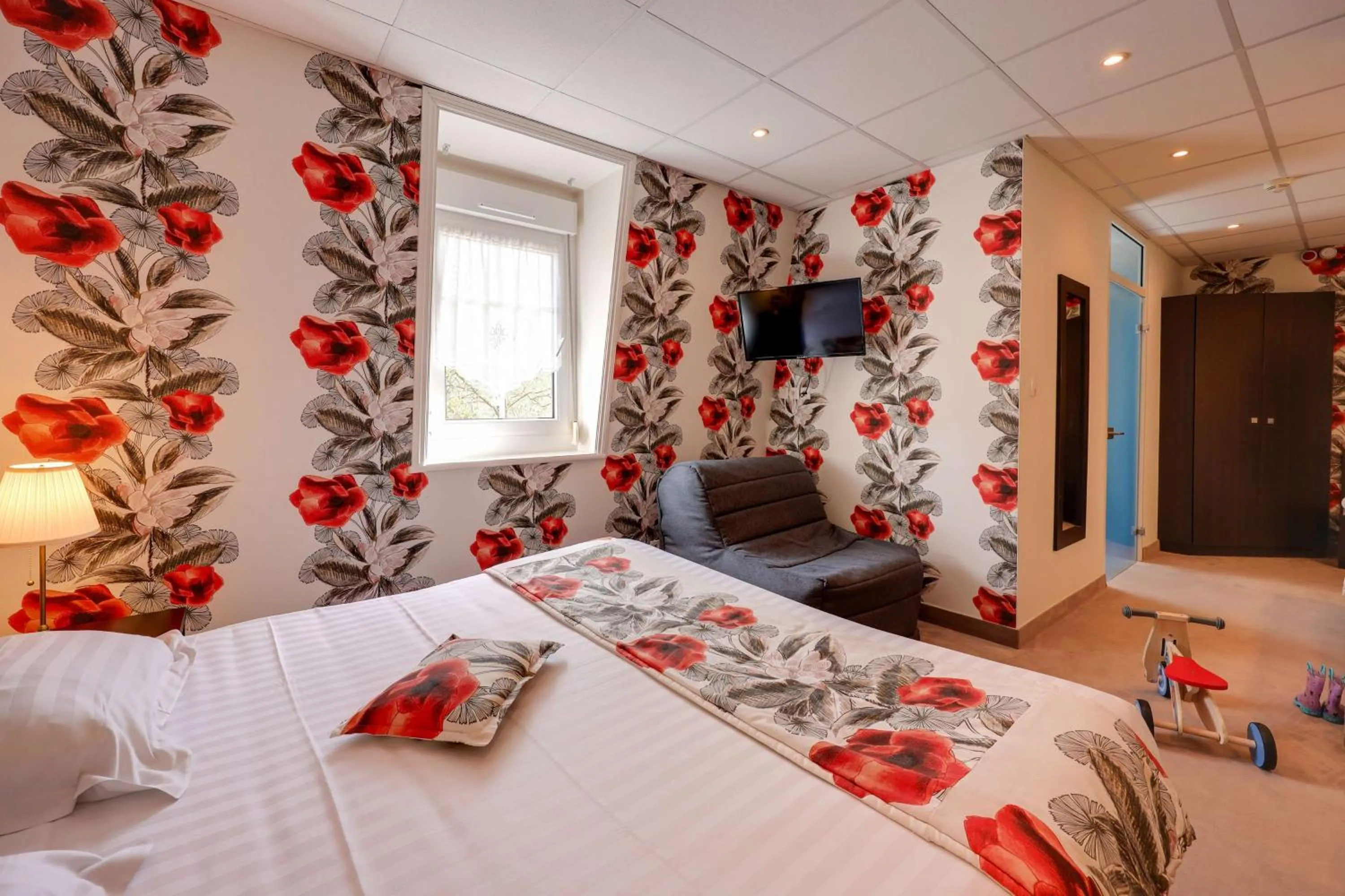 Bedroom, Bed in BRIT HOTEL & SPA Le Roc au Chien