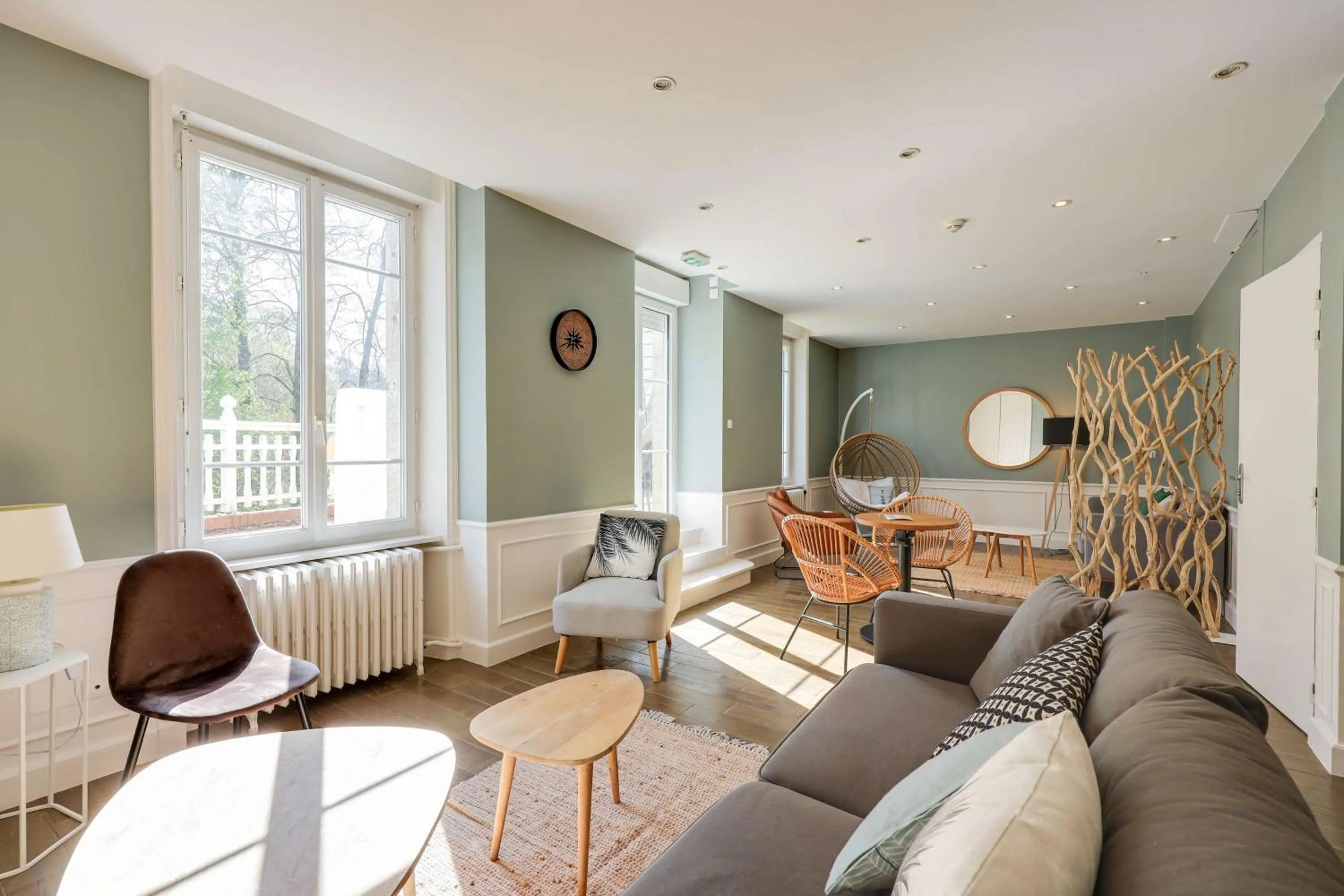 Lobby or reception in BRIT HOTEL & SPA Le Roc au Chien