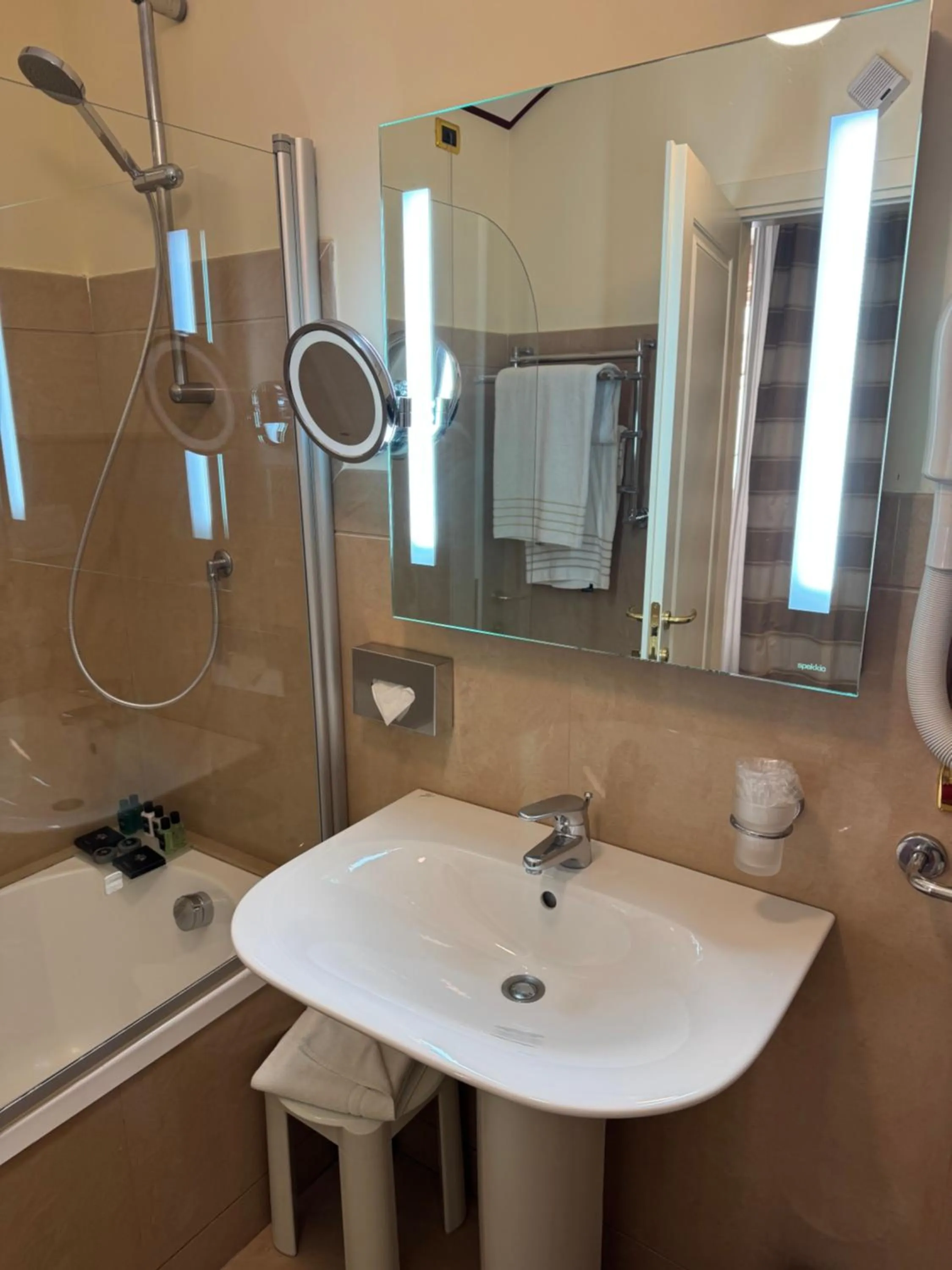 Bathroom in Grand Hotel Piazza Borsa