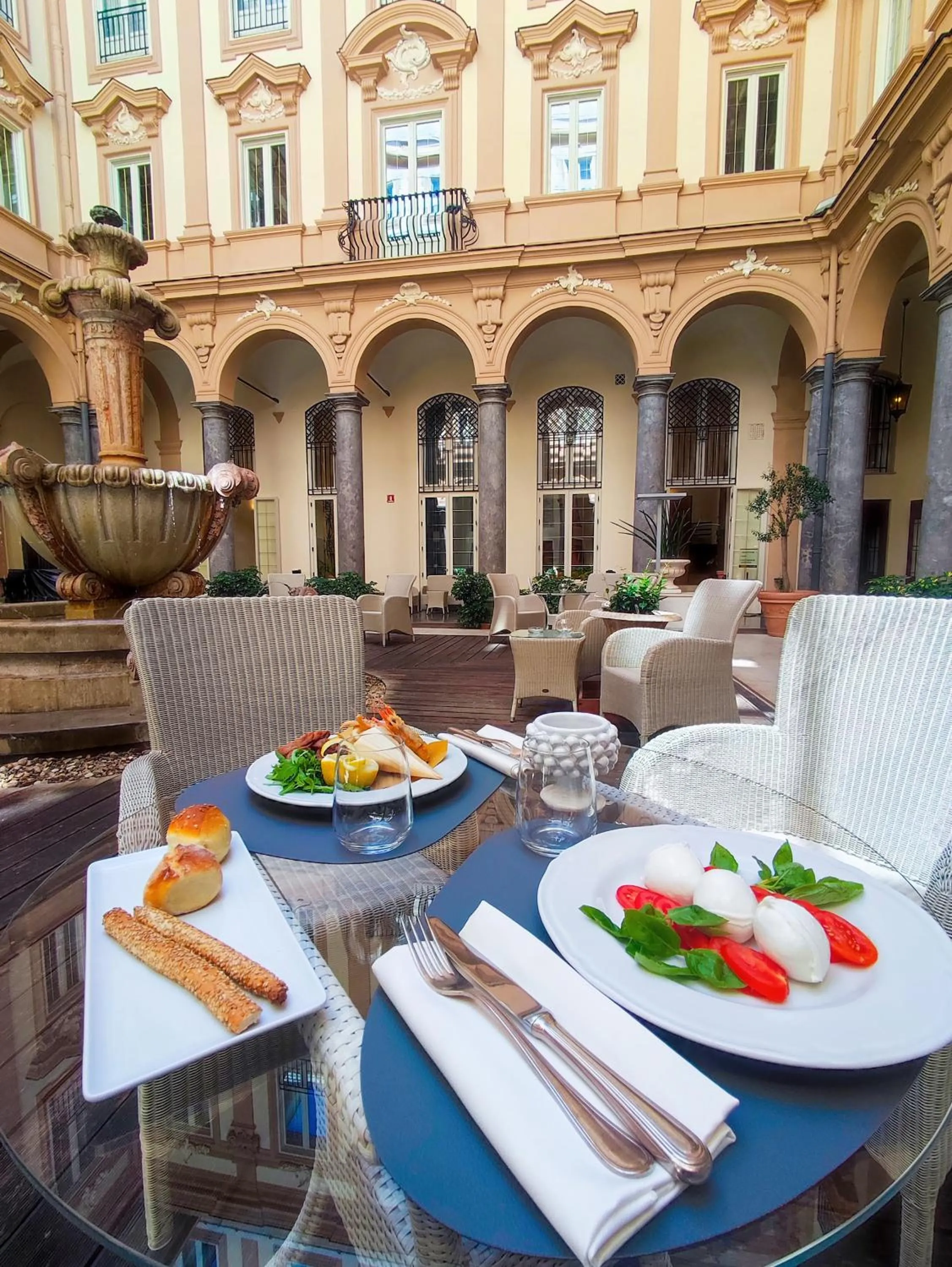 Restaurant/places to eat in Grand Hotel Piazza Borsa