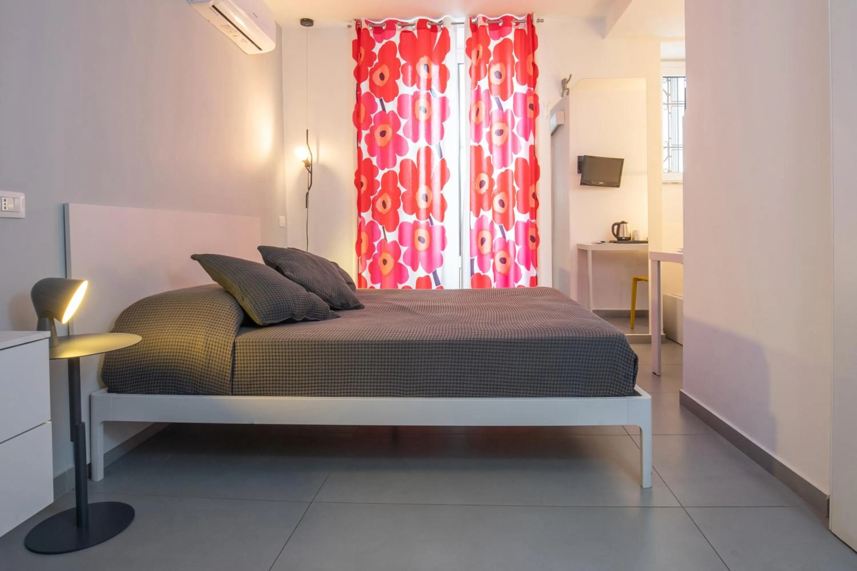 Photo of the whole room, Bed in Suite Inn Catania