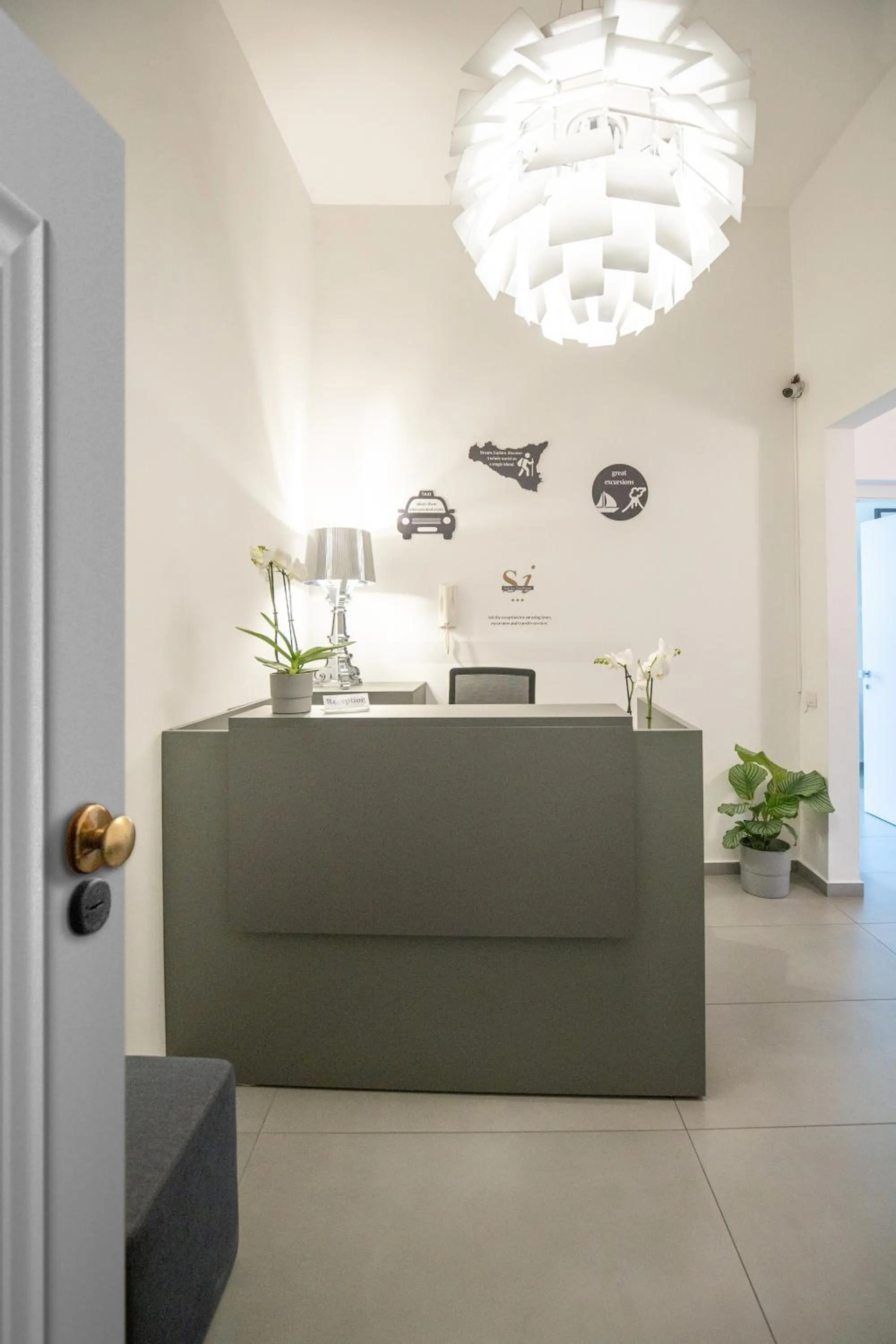 Lobby or reception in Suite Inn Catania