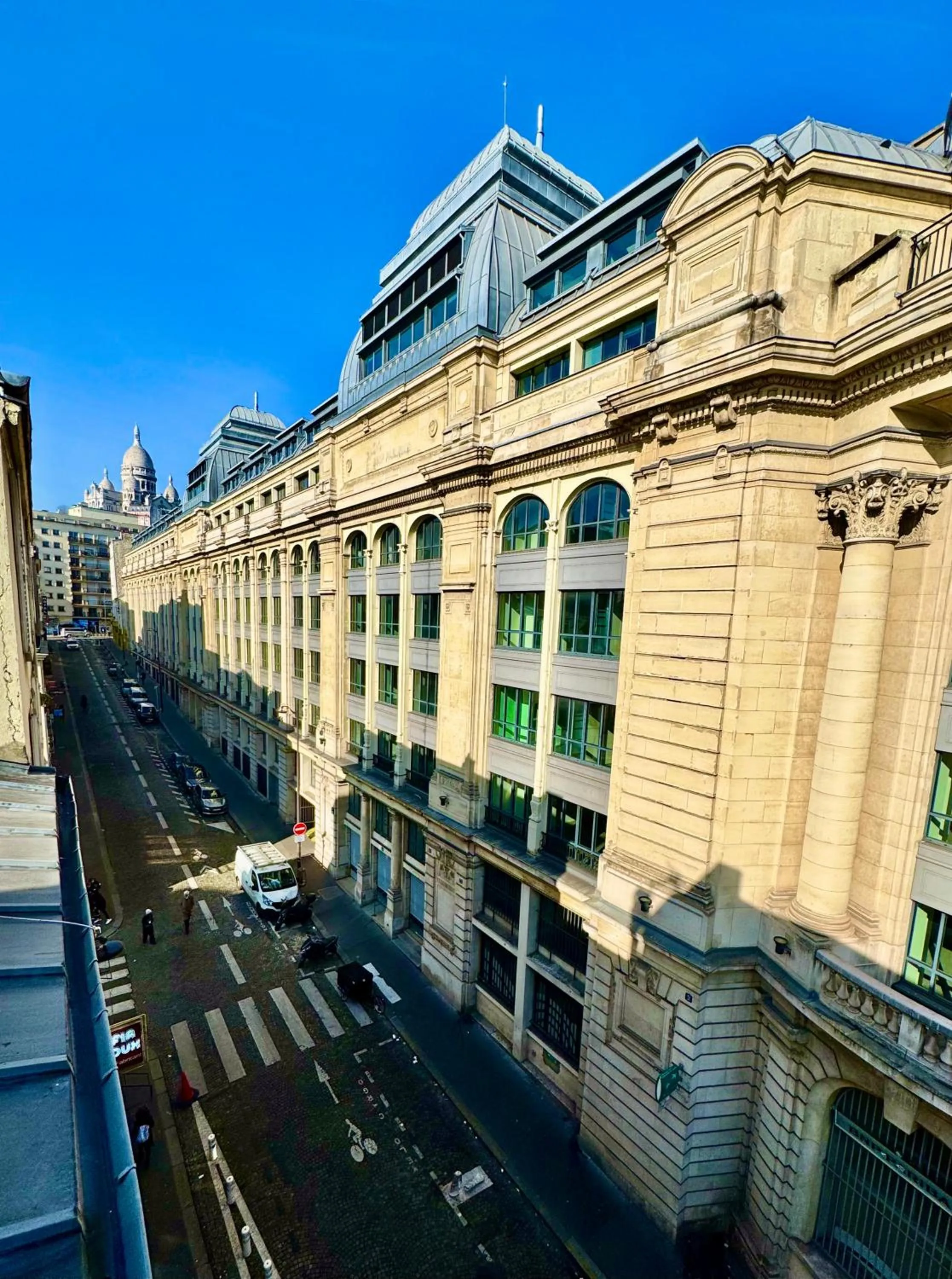 Day in Hotel Nation Montmartre