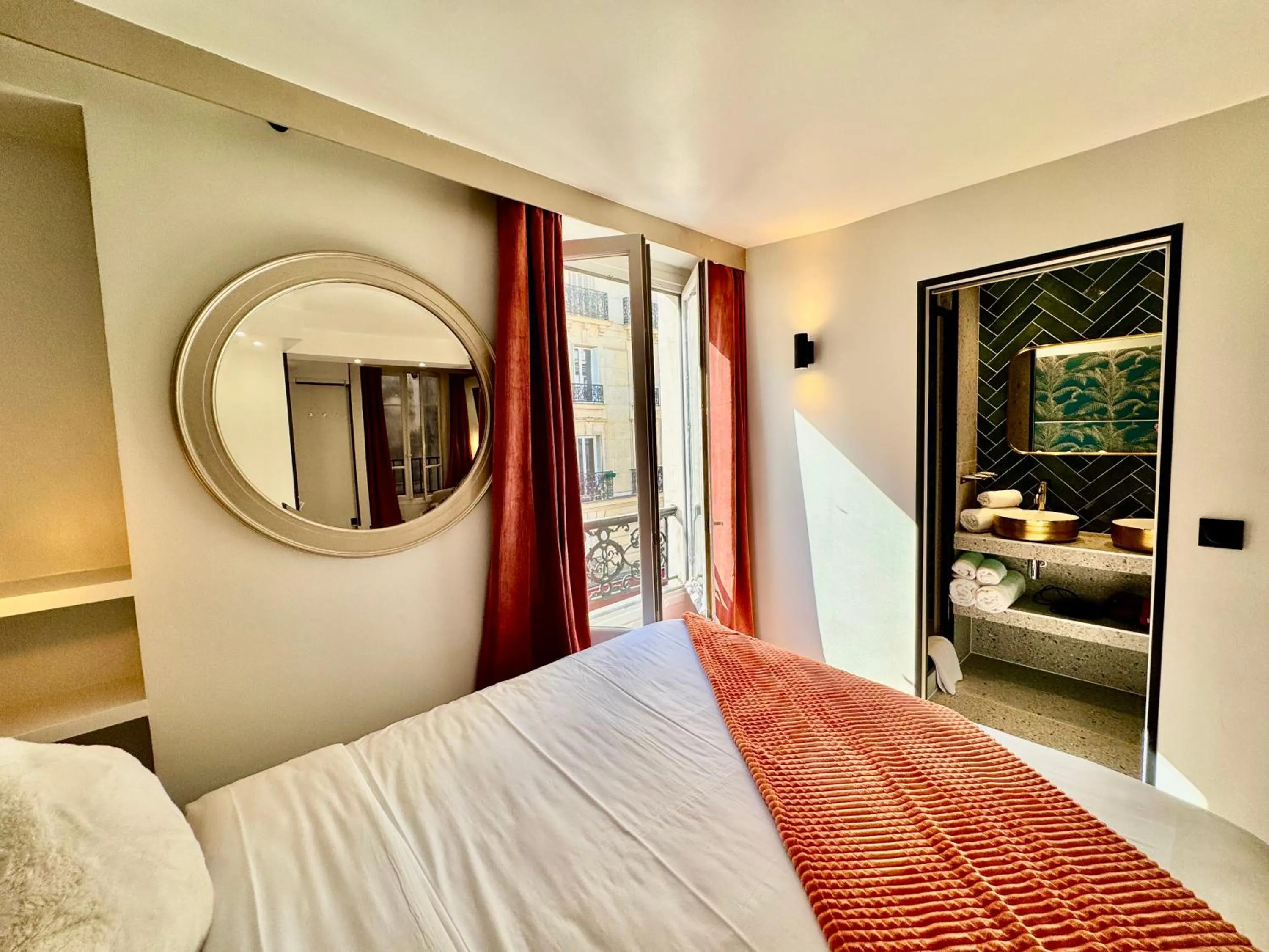 Bed in Hotel Nation Montmartre