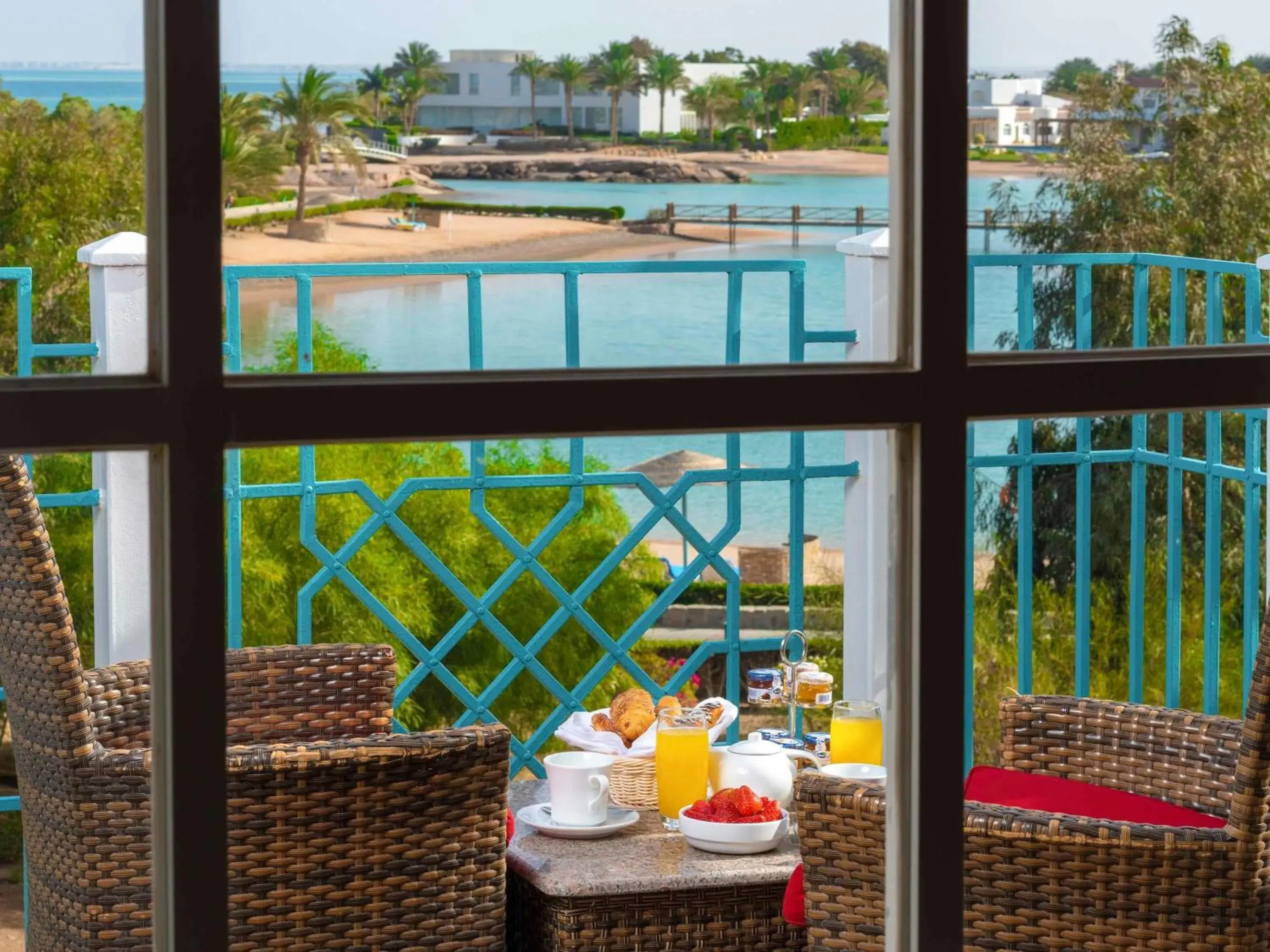 Deluxe Twin with Lagoon View in Movenpick Resort & Spa El Gouna Deluxe Twin with Lagoon View in Movenpick Resort & Spa El Gouna