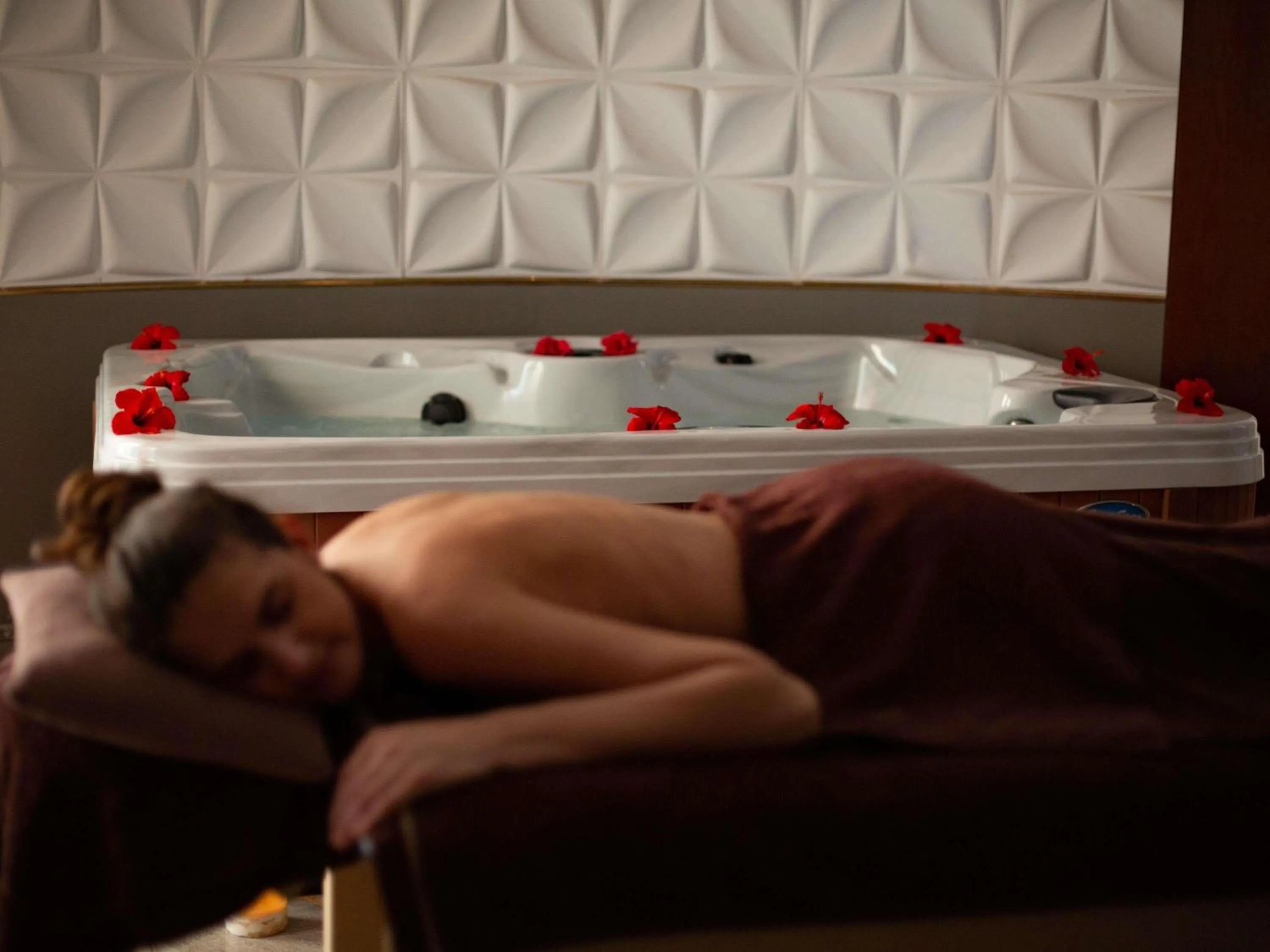 Spa and wellness centre/facilities, Bed in Movenpick Resort & Spa El Gouna