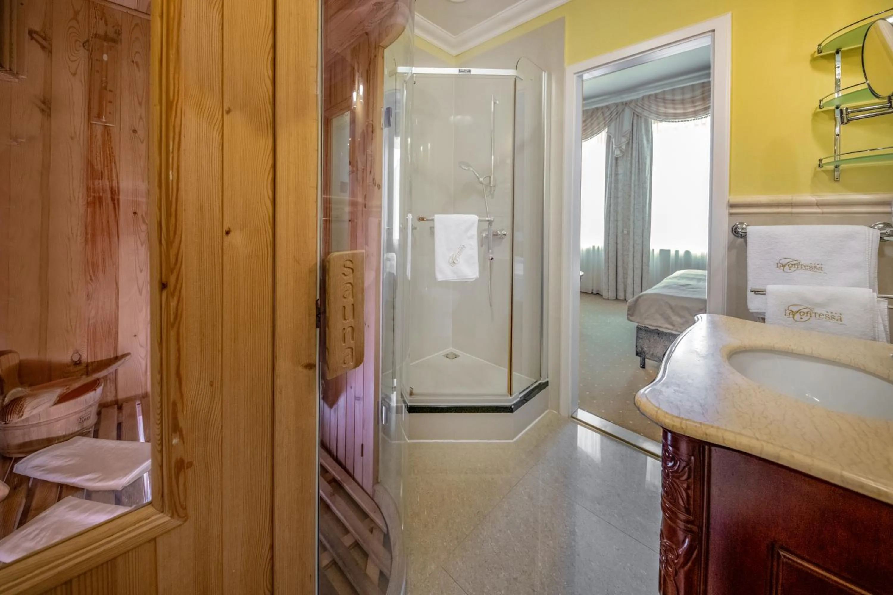 Bathroom in La Contessa Castle Hotel