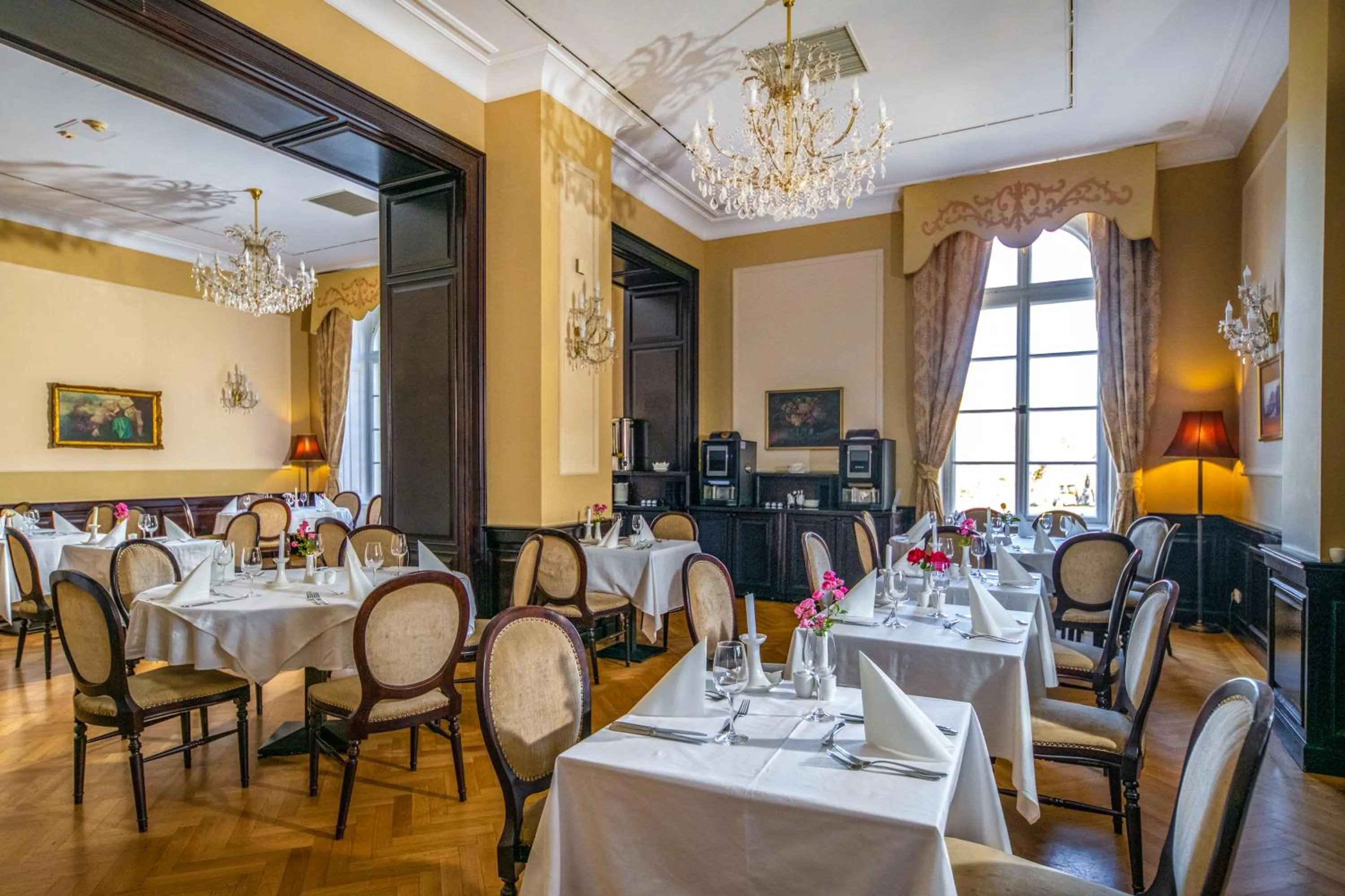 Restaurant/places to eat in La Contessa Castle Hotel