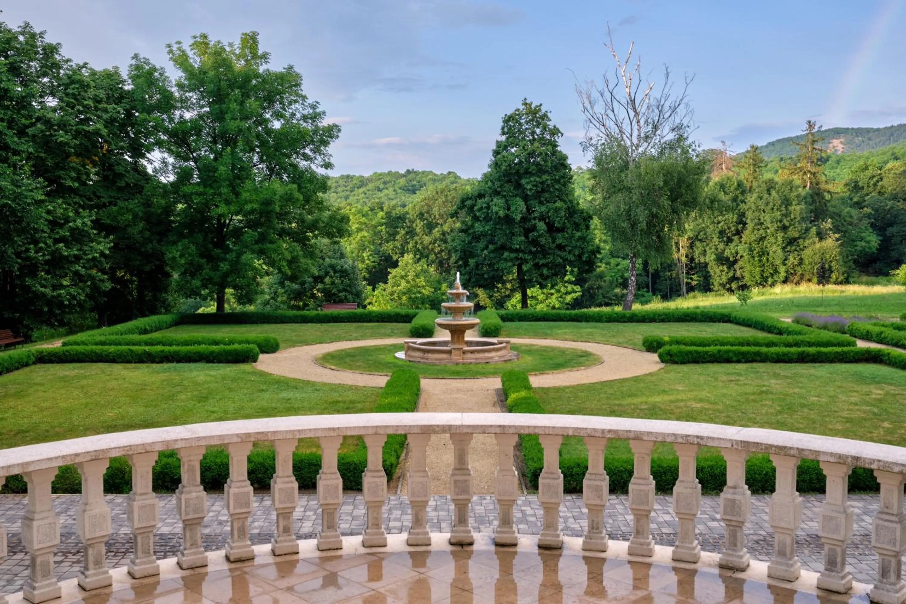 Garden in La Contessa Castle Hotel