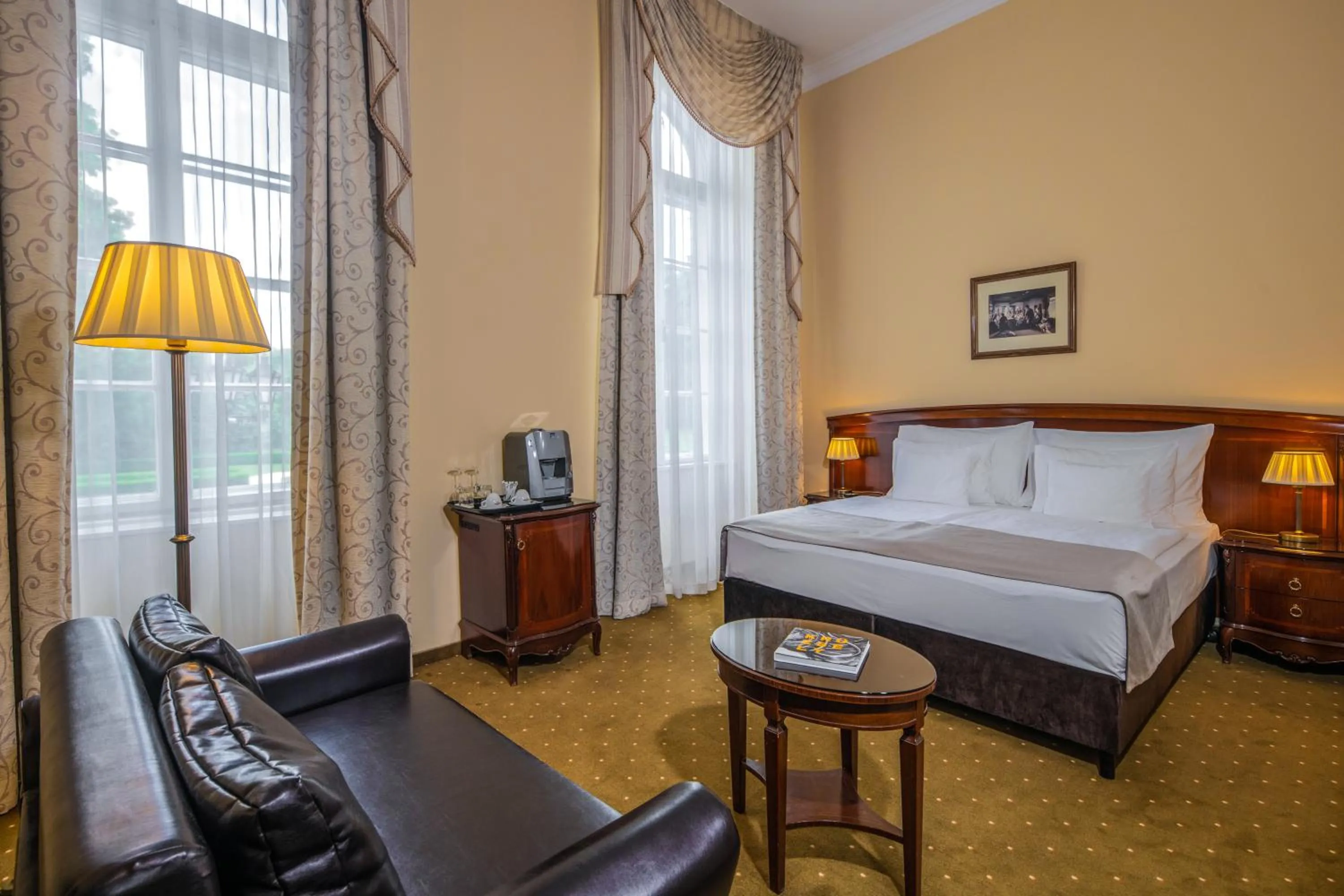 Bedroom, Bed in La Contessa Castle Hotel